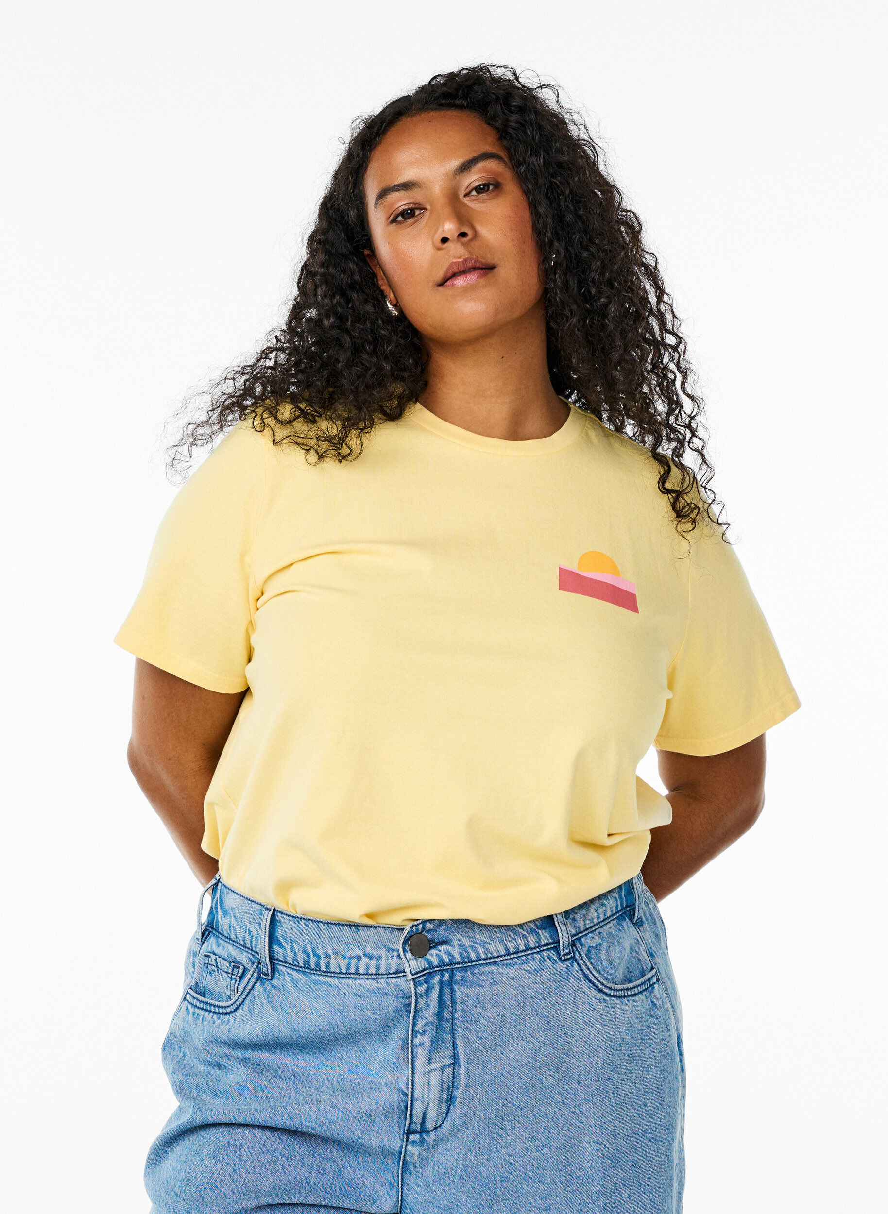 Organic cotton T-shirt with back print, Yellow, Model