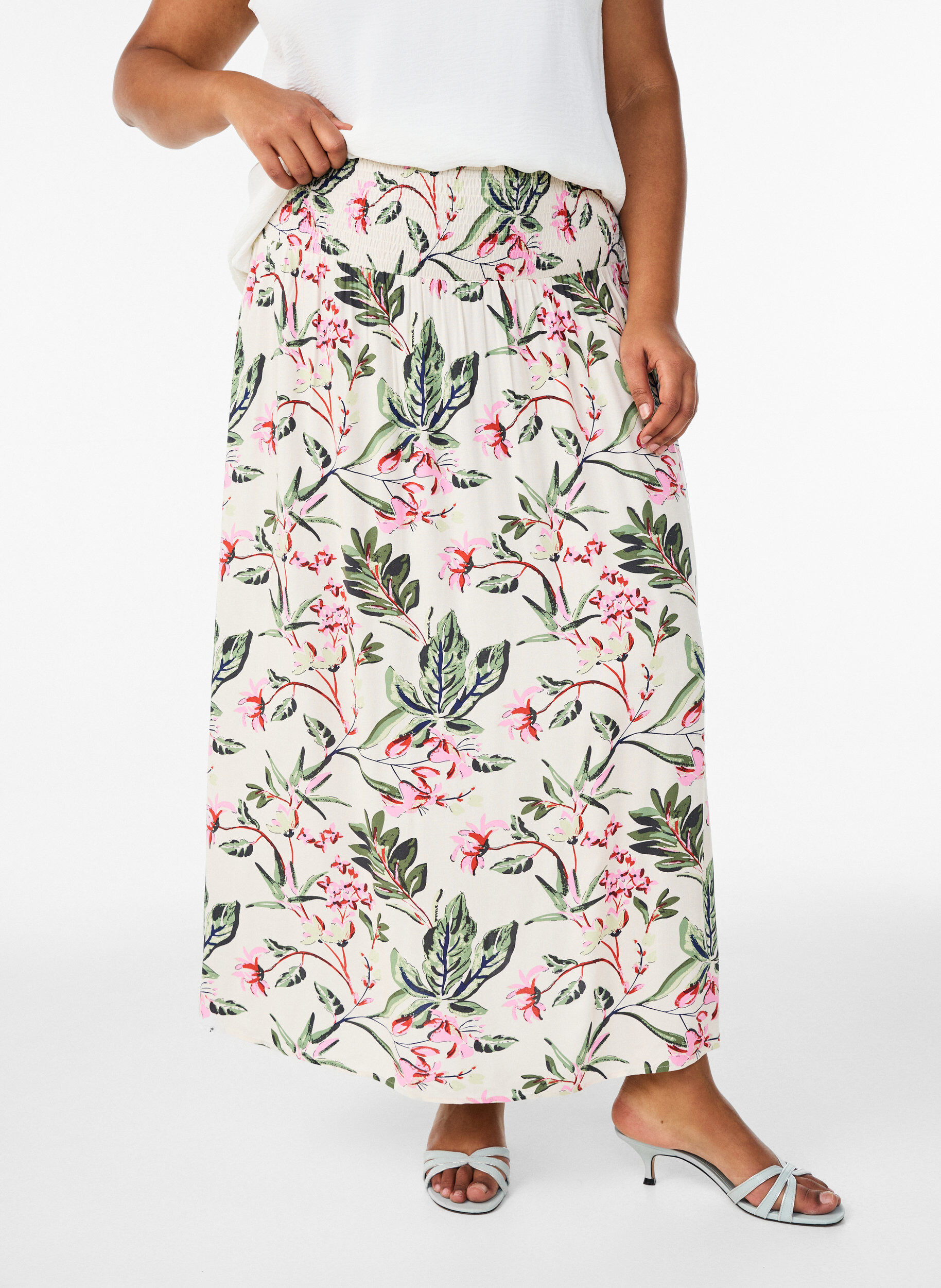 Zizzifashion Viscose maxi skirt with smocking, Vanilla, Model image number 2