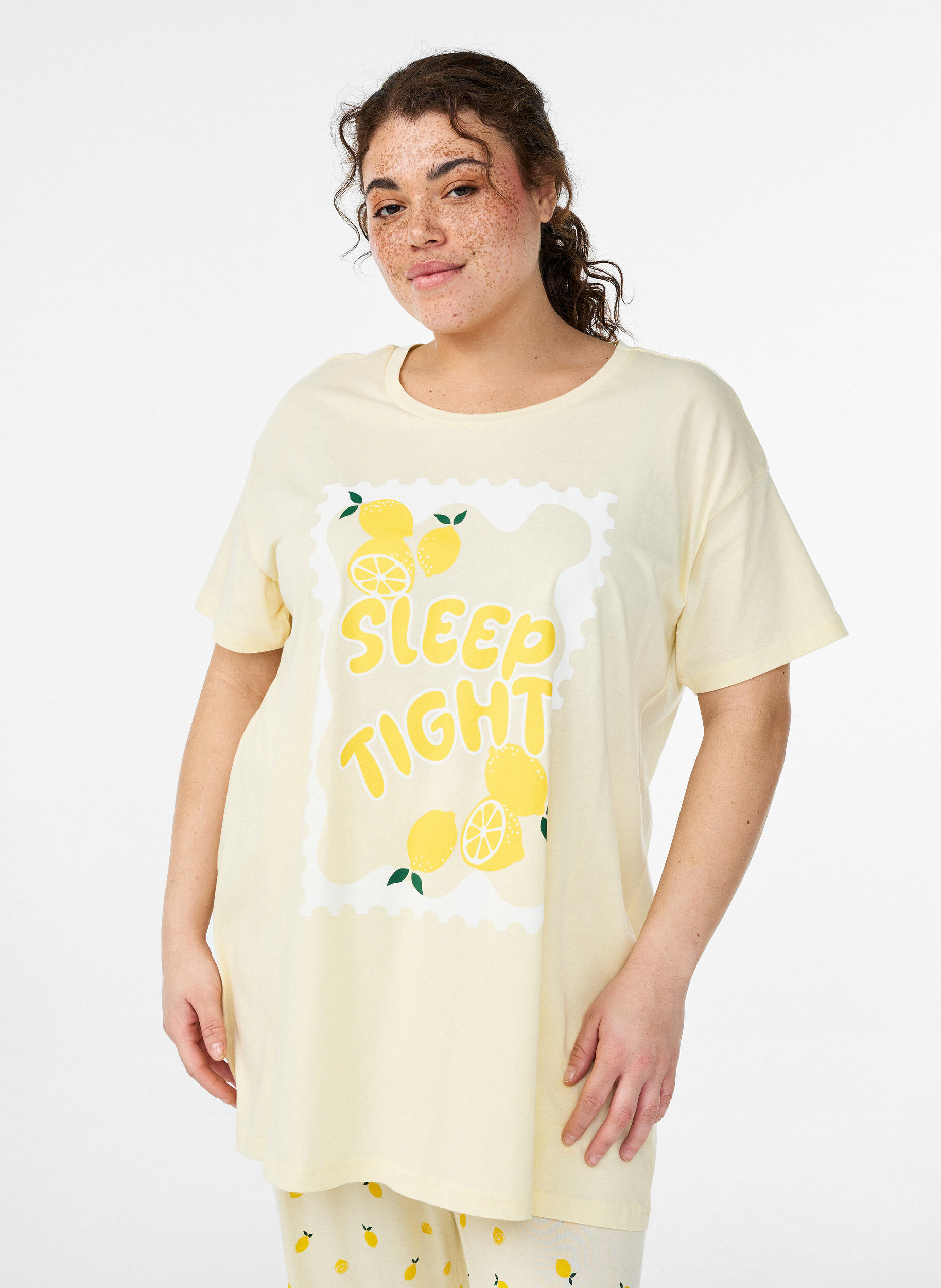 Long night T-shirt in organic cotton with print, Yellow, Model