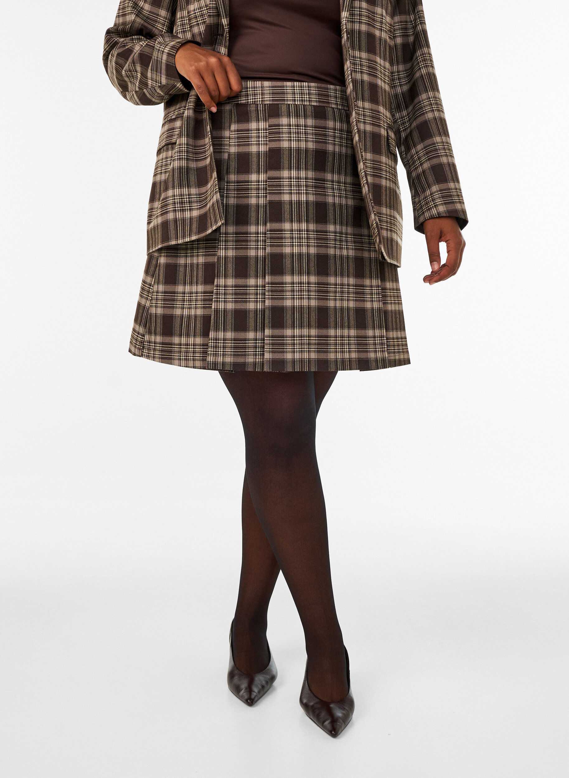 Short checked skirt with A-line fit, Brown, Model
