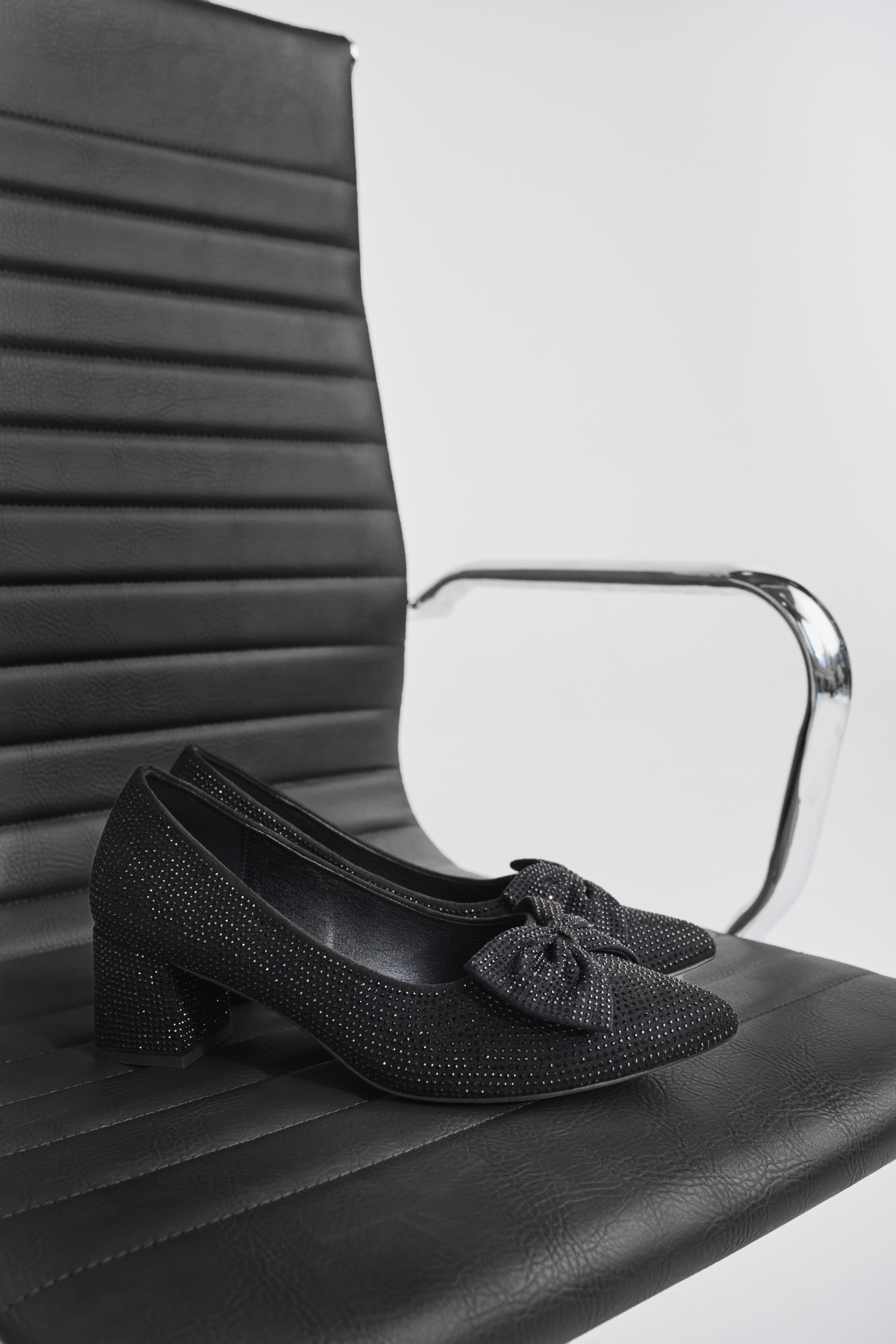 Pumps with rhinestones, , Model