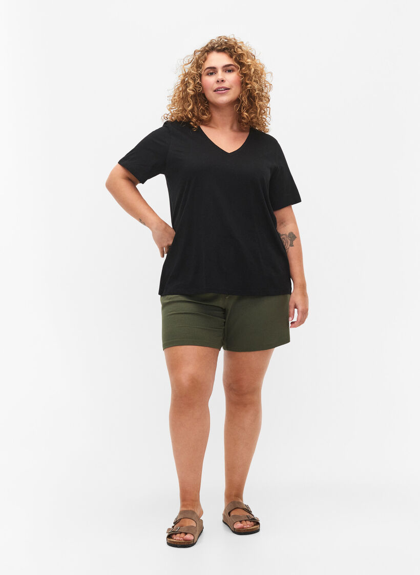Short-sleeved basic t-shirt with v-neck, Black, Model image number 1