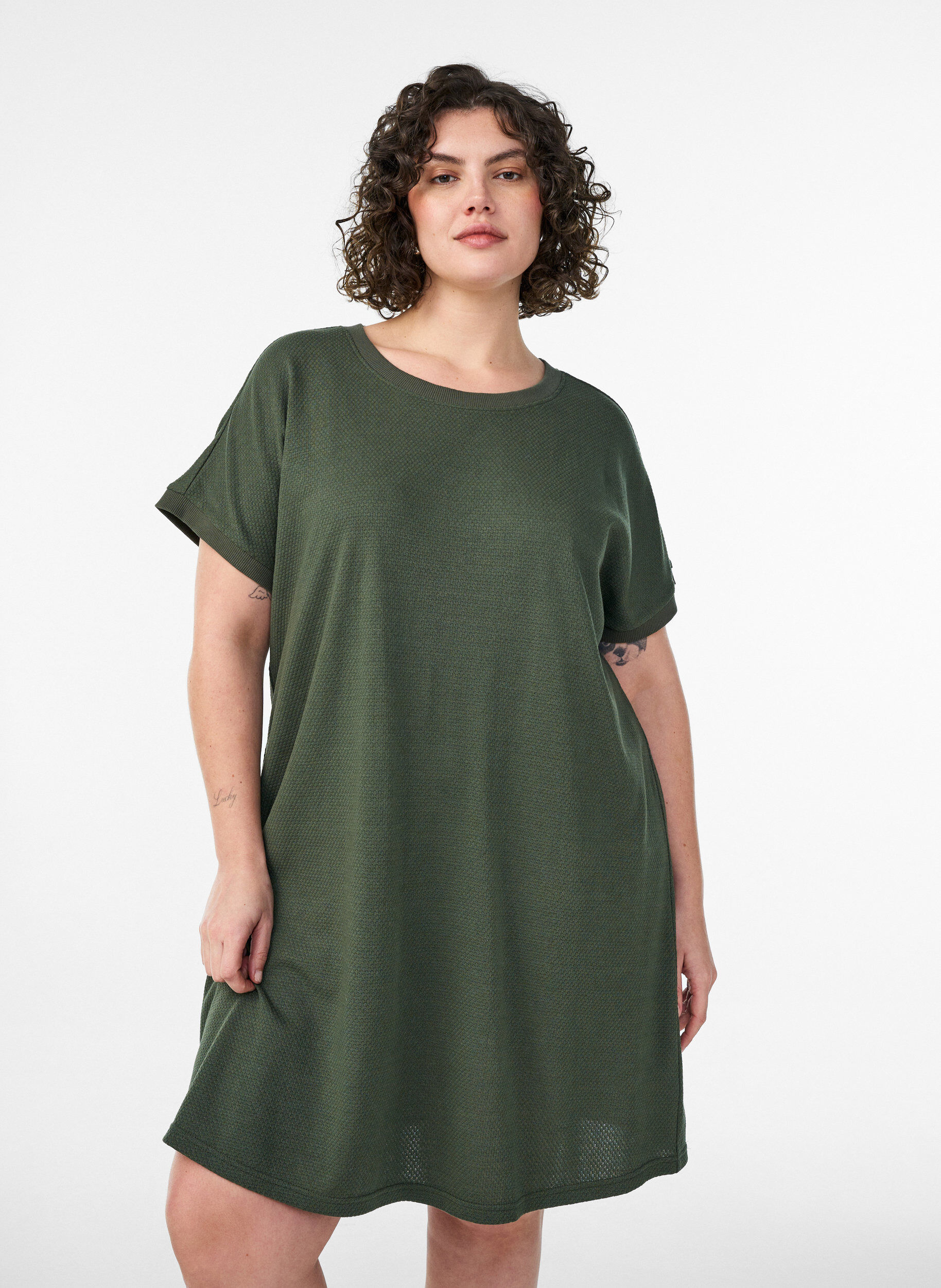 Zizzifashion Short textured jersey dress with a round neck, Green, Model image number 0