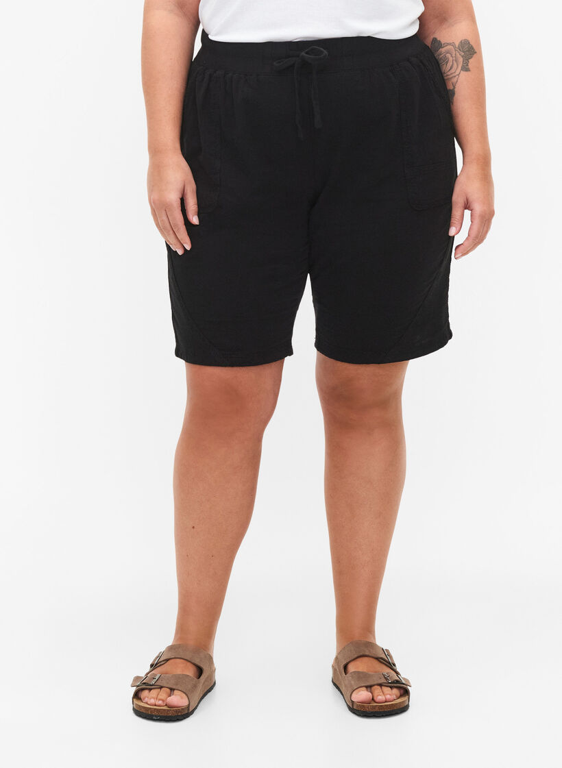 Loose cotton shorts with pockets, Black, Model image number 4