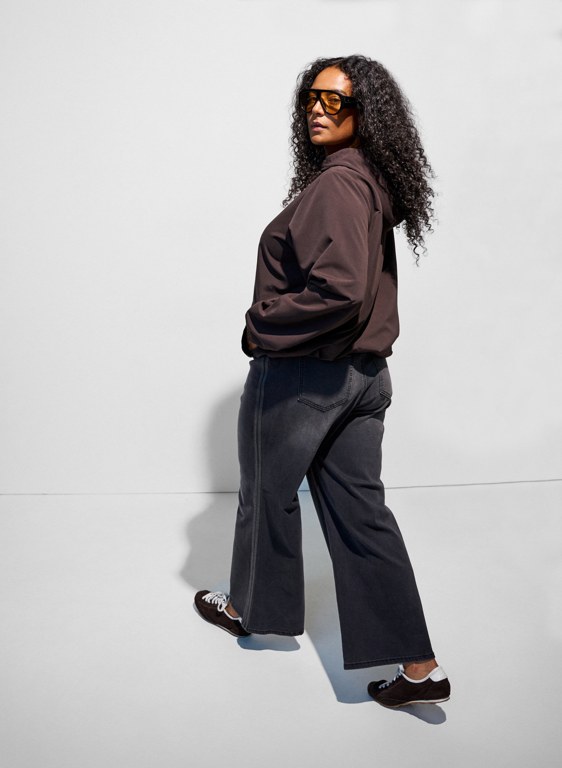 ZizzifashionLightweight jacket with a hood and zipper, Brown, Model image number 2