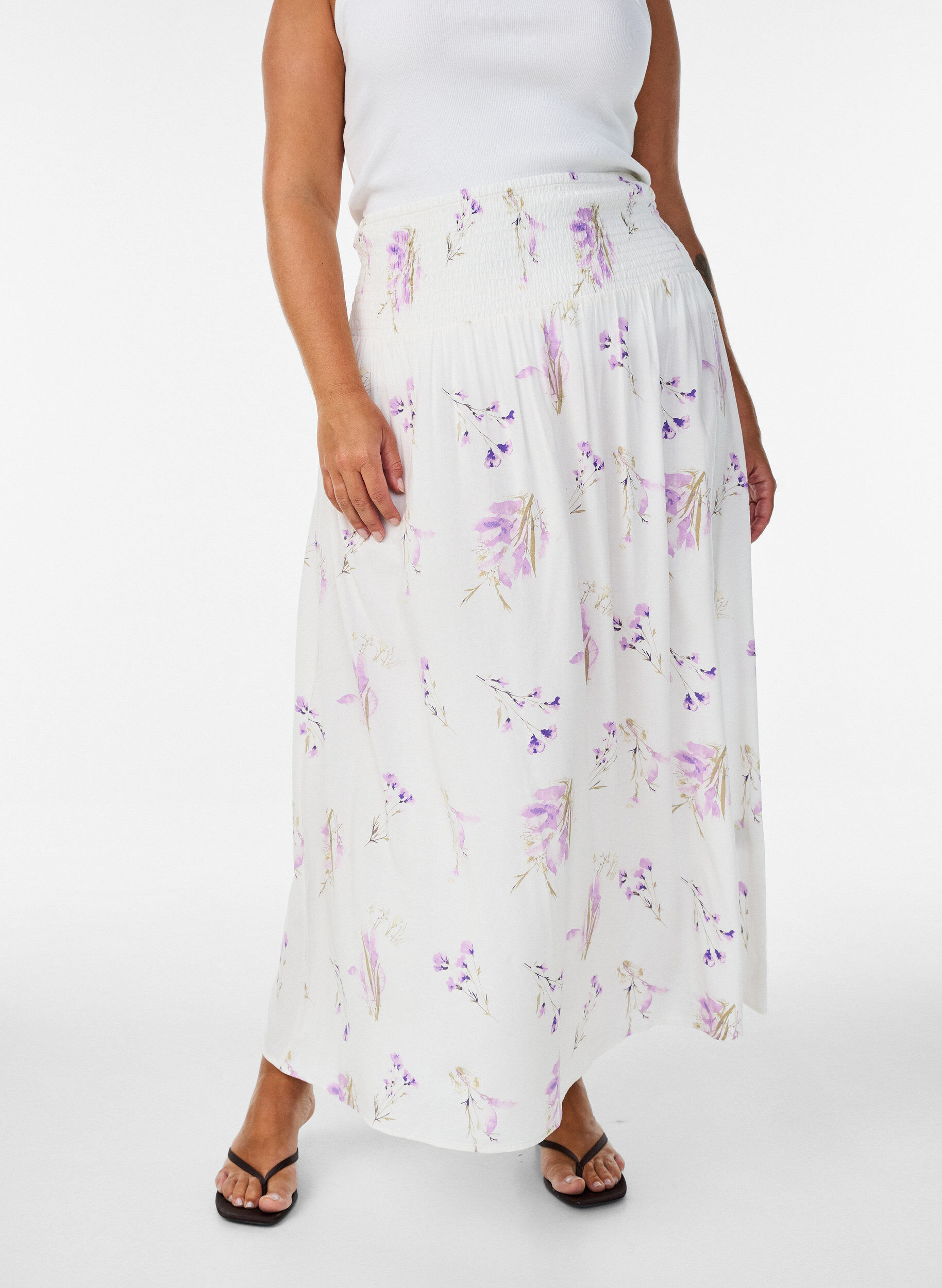 Zizzifashion Viscose maxi skirt with smocking, White, Model image number 0