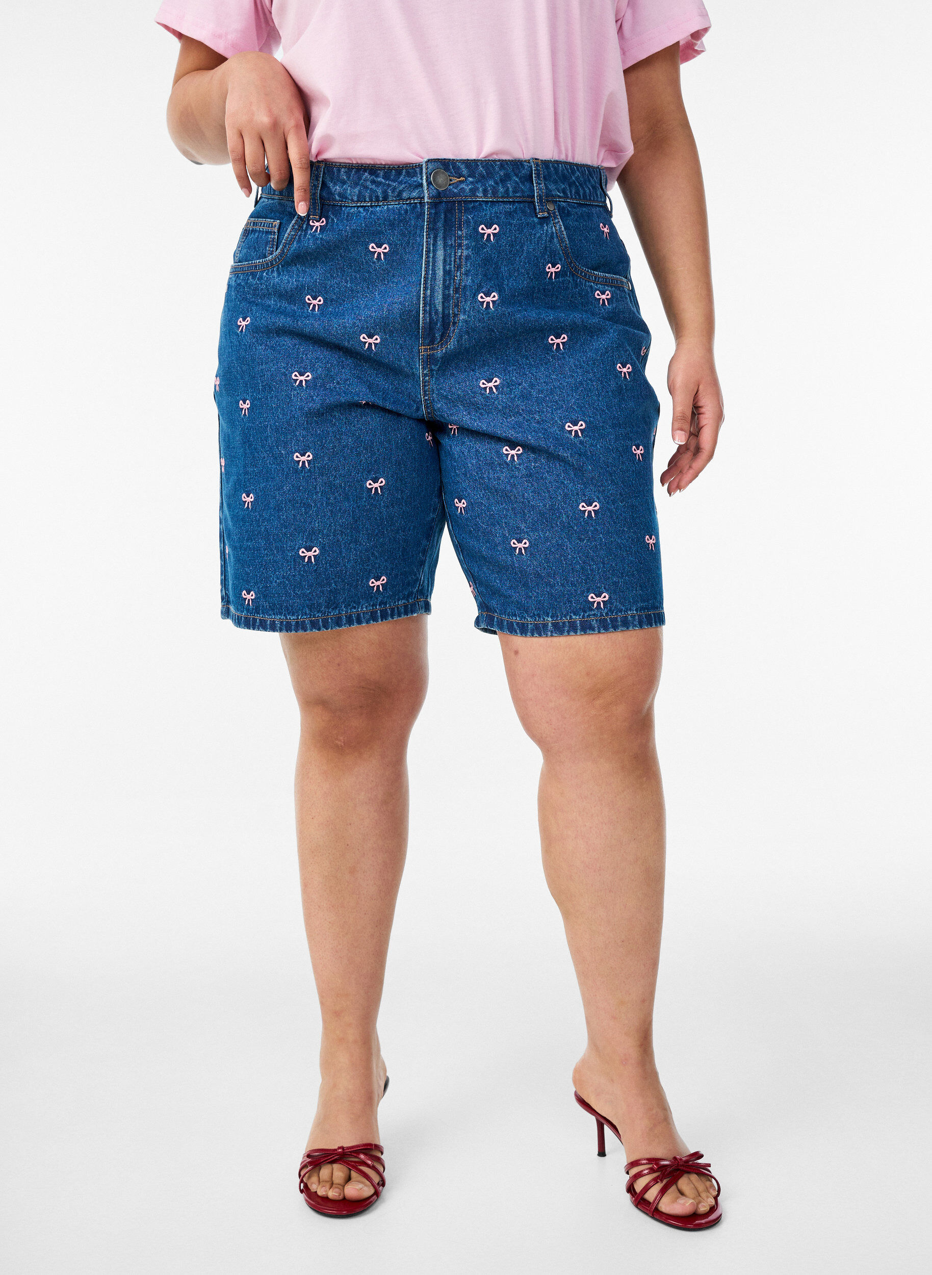 Zizzifashion Embroidered denim shorts, Blue, Model image number 3