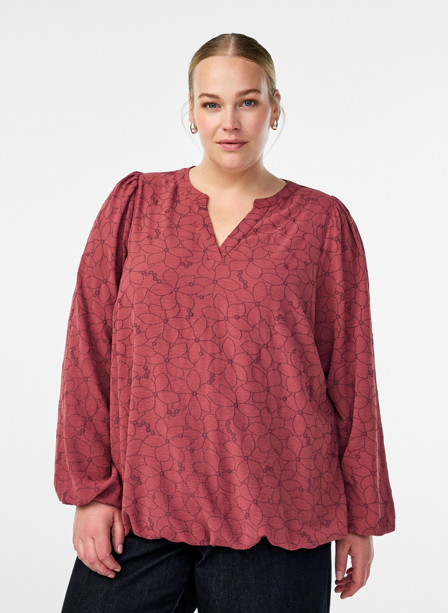 Long-sleeved blouse with floral embroidery, Rose, Model