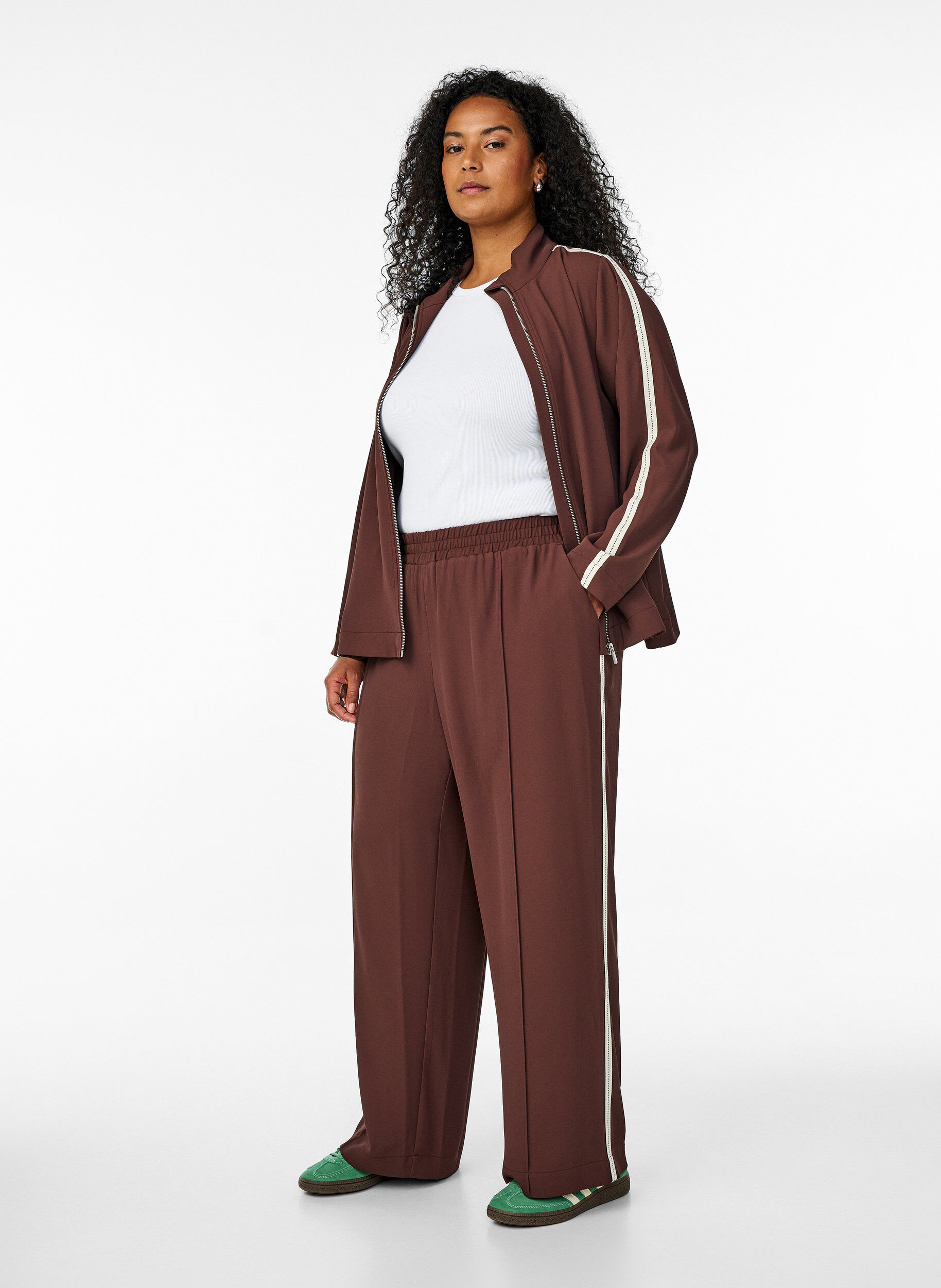 Sporty trousers with straight legs and side stripes, Dark Bordeaux, Model