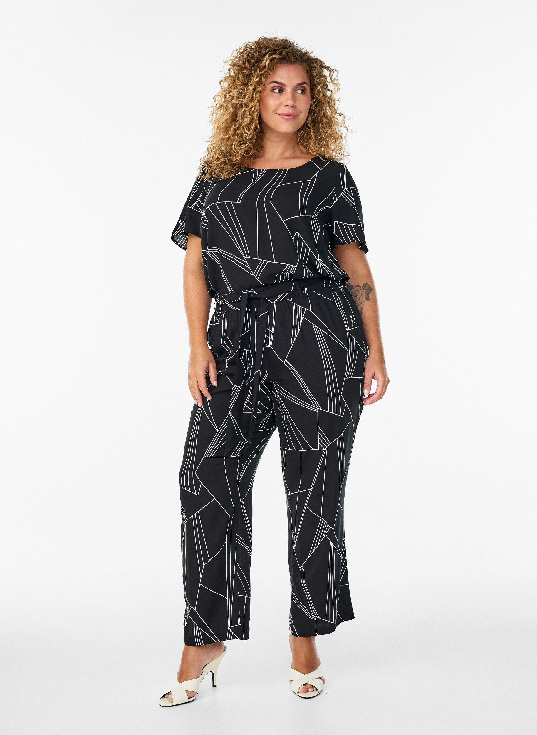 Zizzifashion Short sleeve viscose blouse with print, Black, Model image number 1