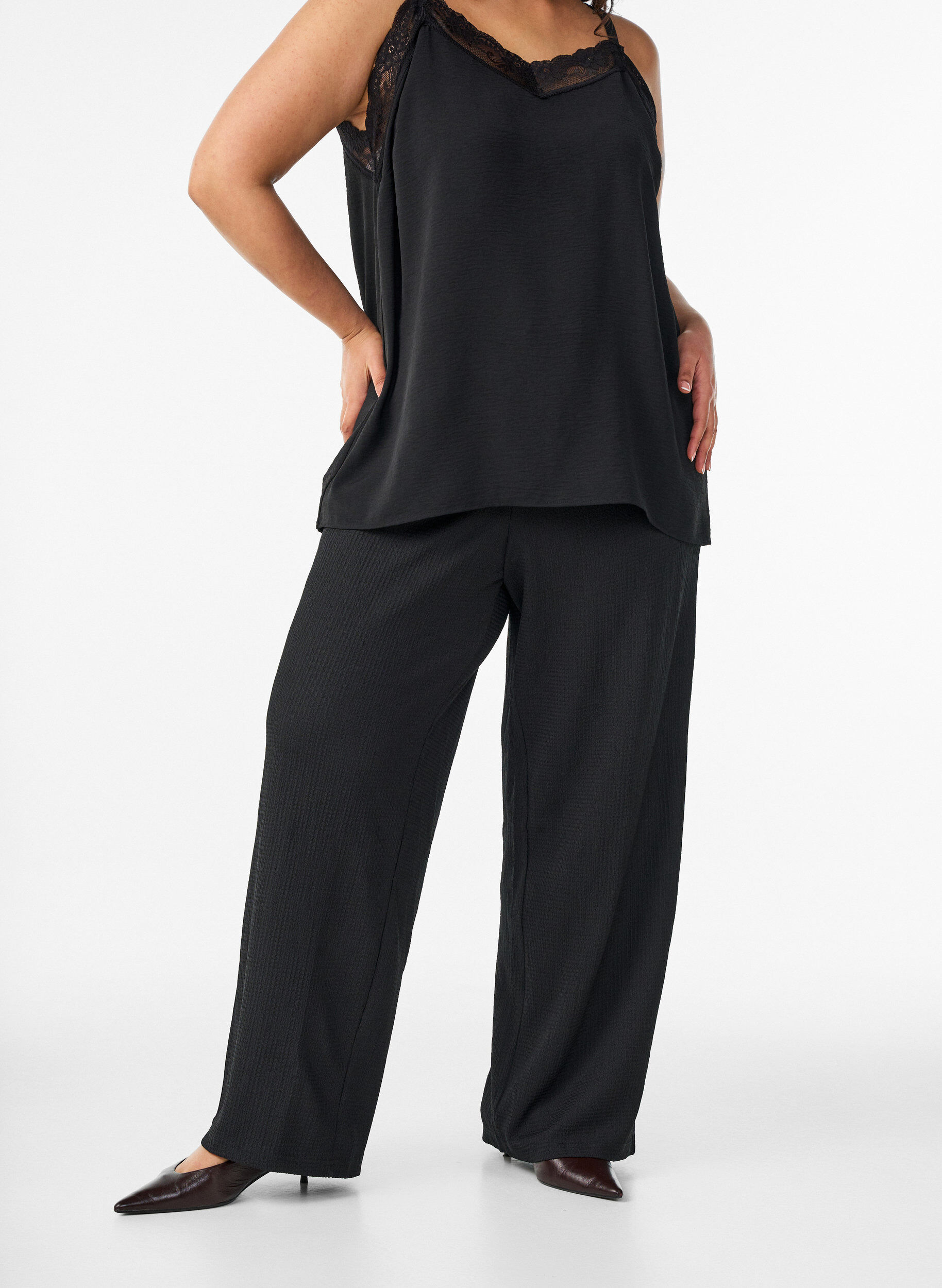 Zizzifashion Wide-leg trousers in a light textured fabric, Black, Model image number 2