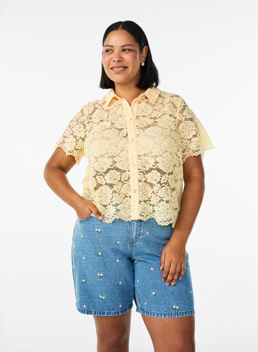 Denim shorts with embroidered flowers, Light Blue, Model image number 0