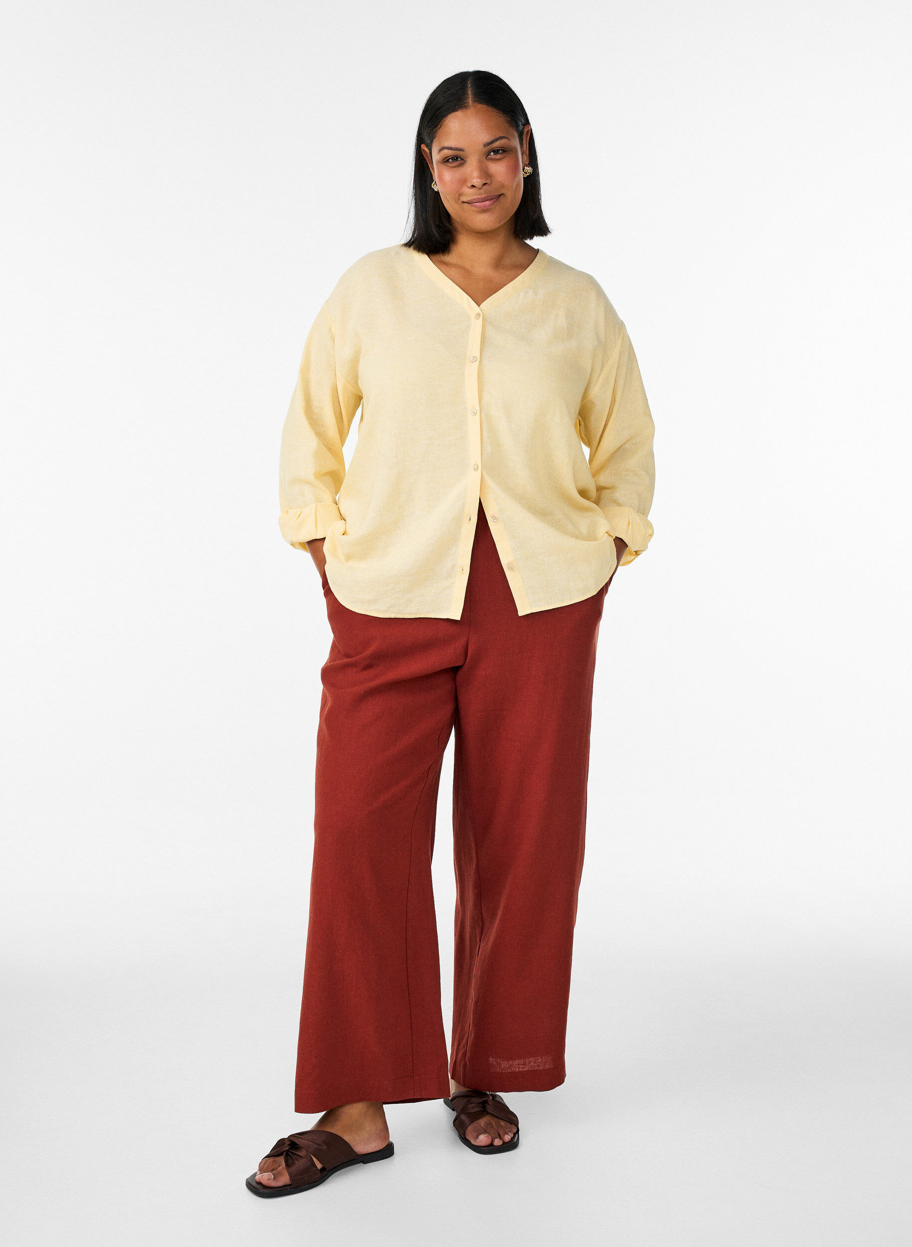 Zizzifashion Blouse in linen and viscose with V-neck, Yellow, Model image number 1