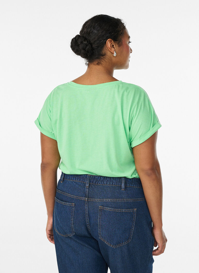 Short-sleeved t-shirt in a cotton blend, Green, Model image number 2