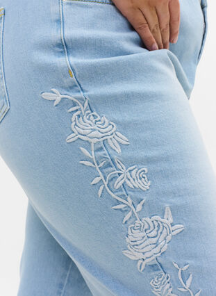 Cropped mom fit Mille jeans with embroidery, Light blue denim, Model image number 2