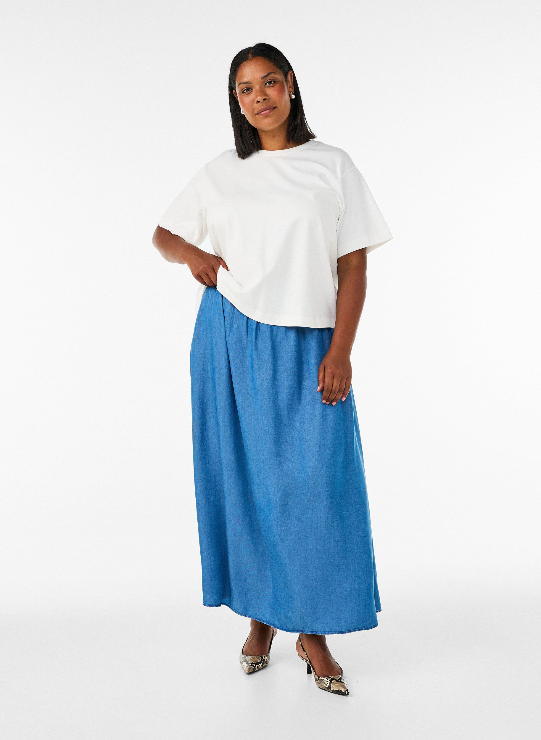 Maxi skirt with a denim look in TENCEL&trade; lyocell, Blue, Model