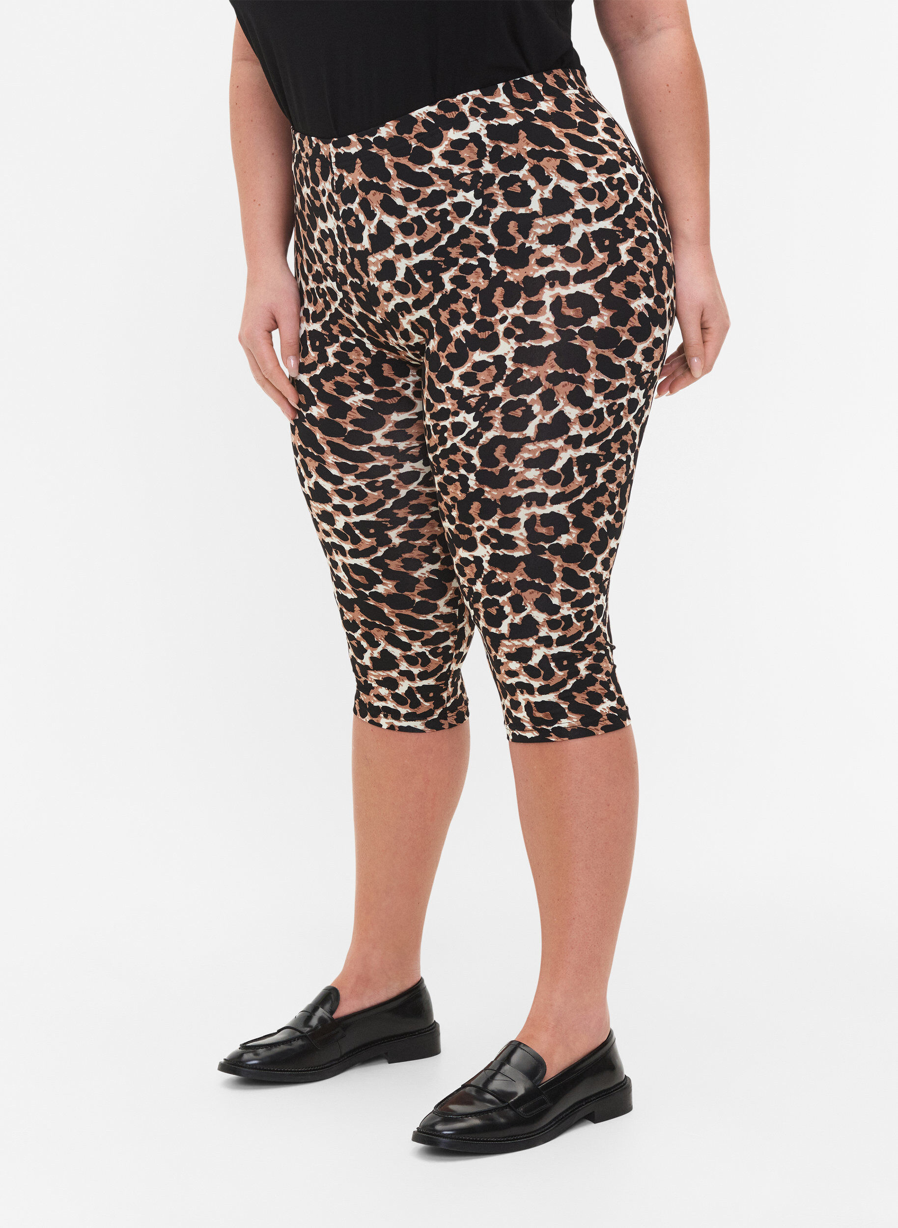 Zizzifashion 	 2-pack of 3/4 leggings, Black / LEO AOP, Model image number 2