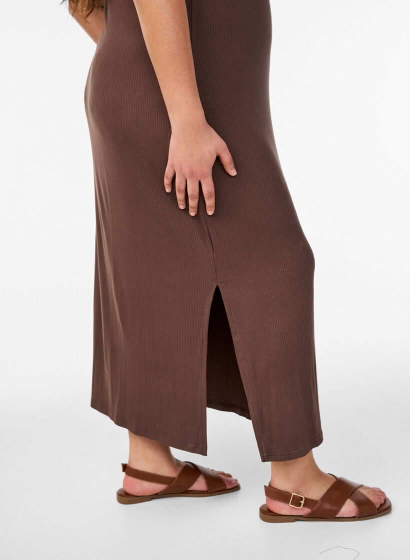 Sleeveless ribbed dress in viscose, Brown, Model image number 2