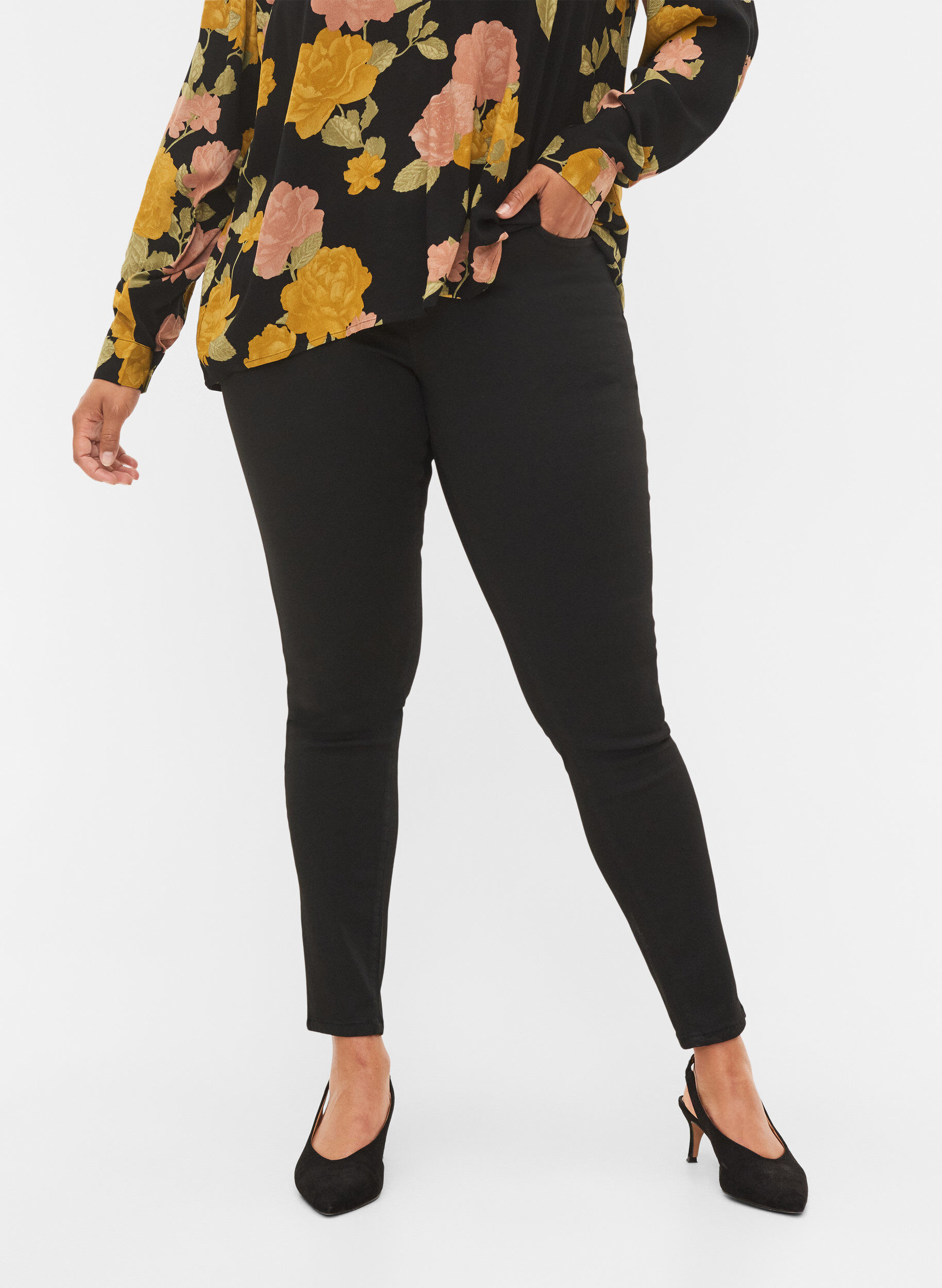 Zizzifashion Stay Black Amy jeans with a high waist, Black, Model image number 2