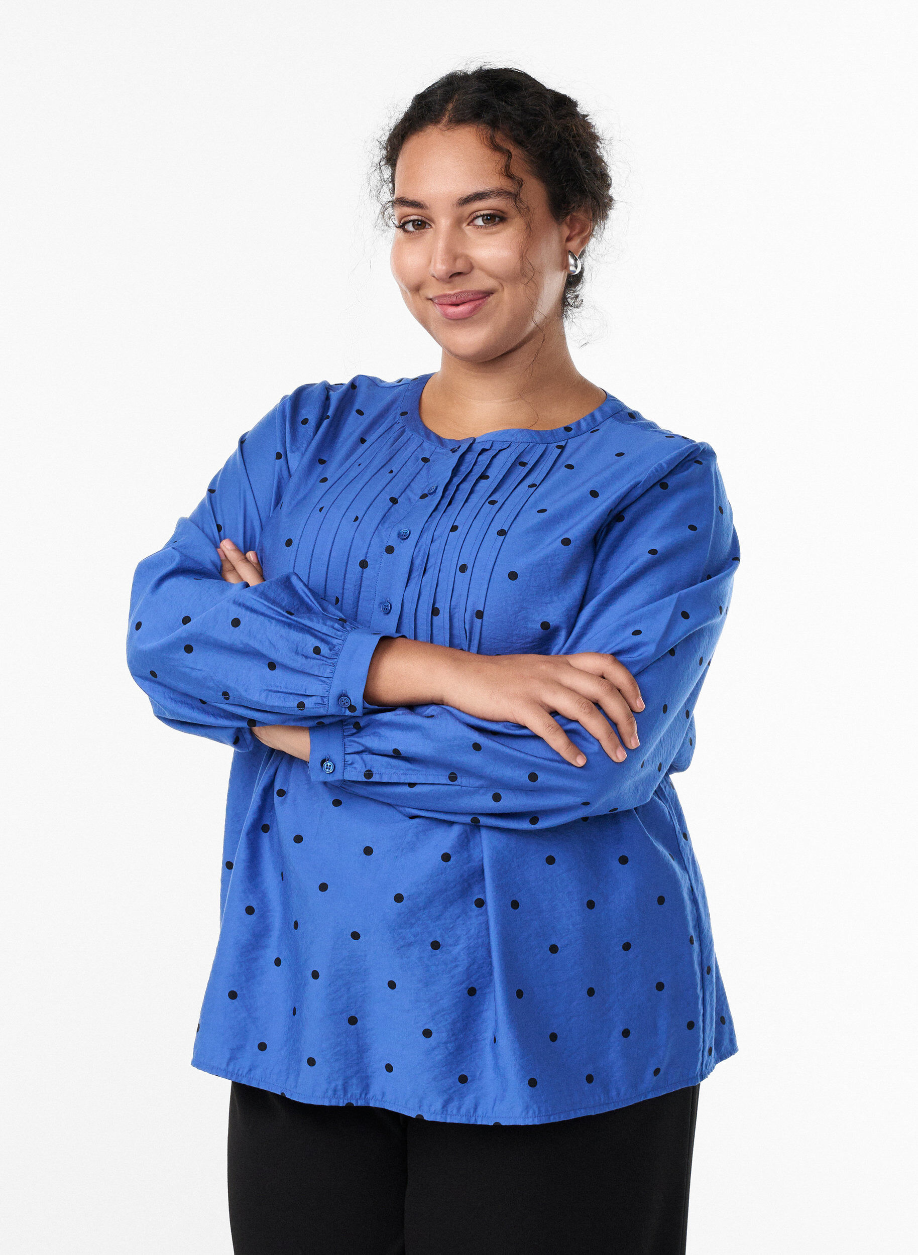 Dotted blouse with long sleeves, Blue, Model