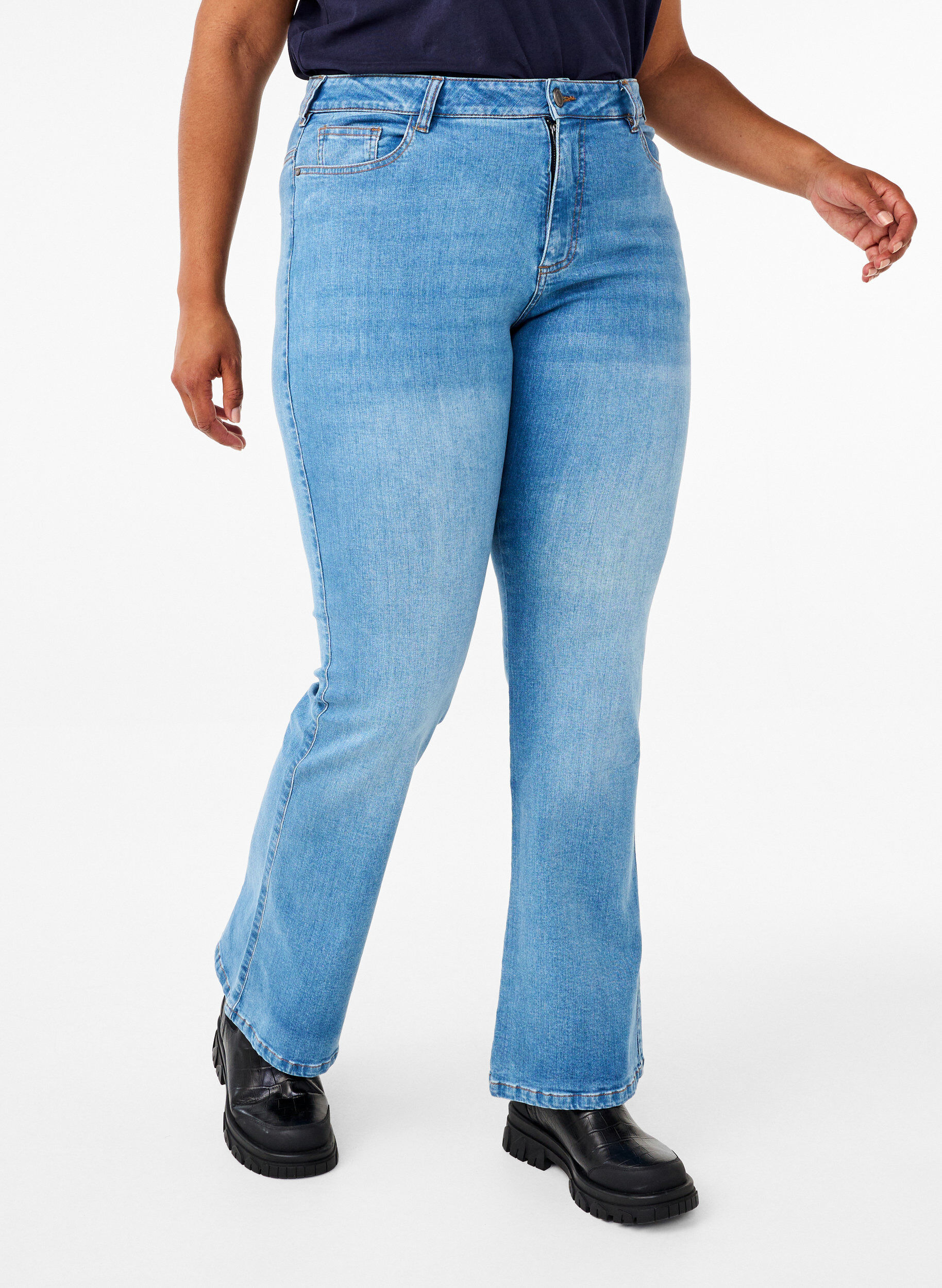 Zizzifashion High-waisted Ellen bootcut jeans, Light Blue, Model image number 2