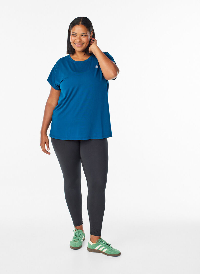 Solid-coloured training T-shirt, Blue, Model image number 1