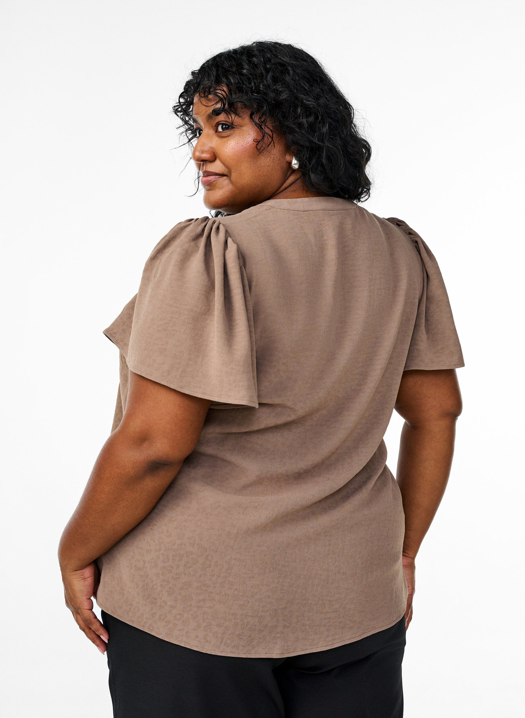 Zizzifashion Blouse with short ruffle sleeves and V-neck, Brown, Model image number 2