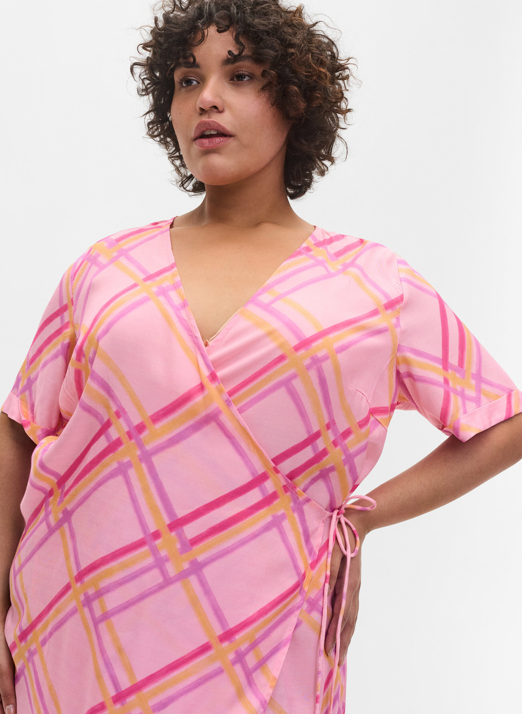 Zizzifashion Checkered viscose dress with wrap, Pink Check, Model image number 2