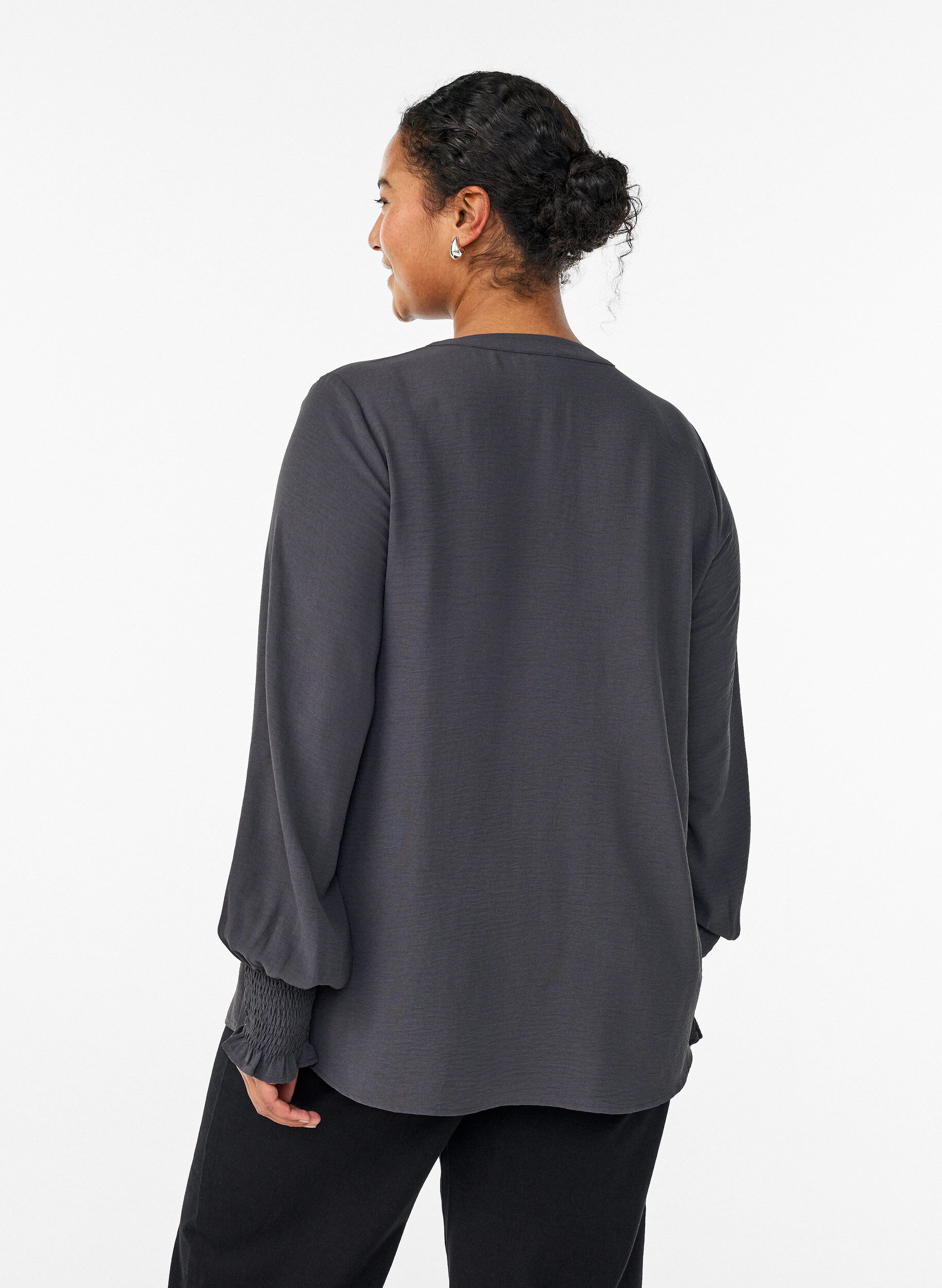 ZizzifashionBlouse with smock cuffs and V-neck, Dark Grey, Model image number 2