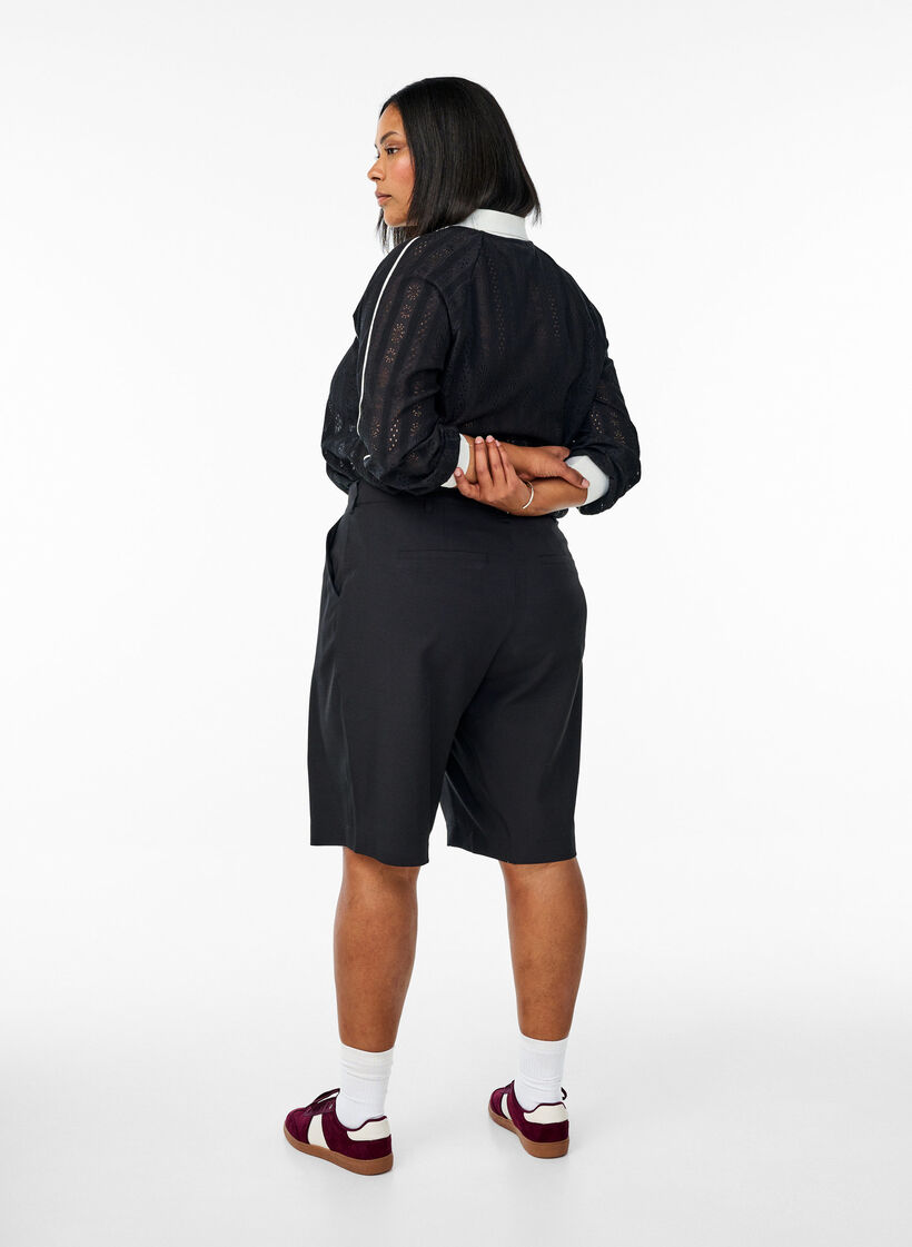 Bermuda shorts with high waist, Black, Model image number 2