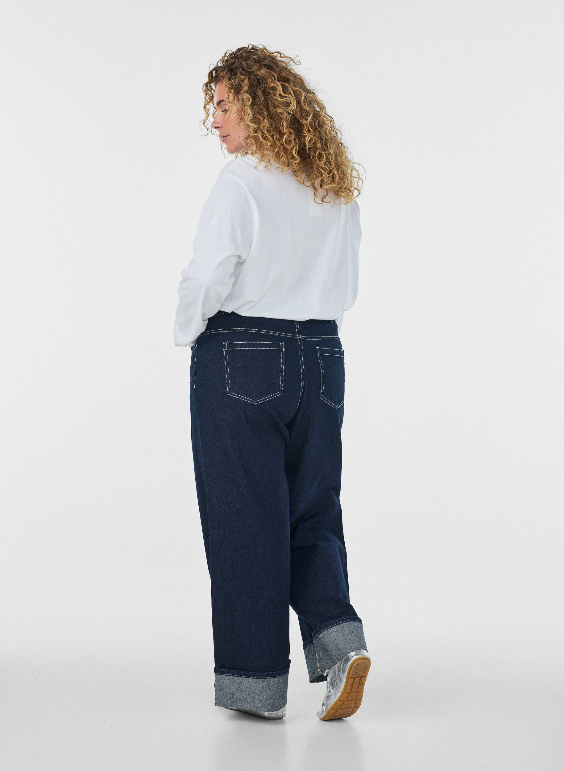 ZizzifashionWide fit jeans with wide turn-ups and contrast stitching, Blue, Model image number 1