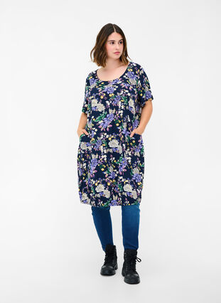 Short-sleeved viscose dress with print, Blue Flower AOP, Model image number 2