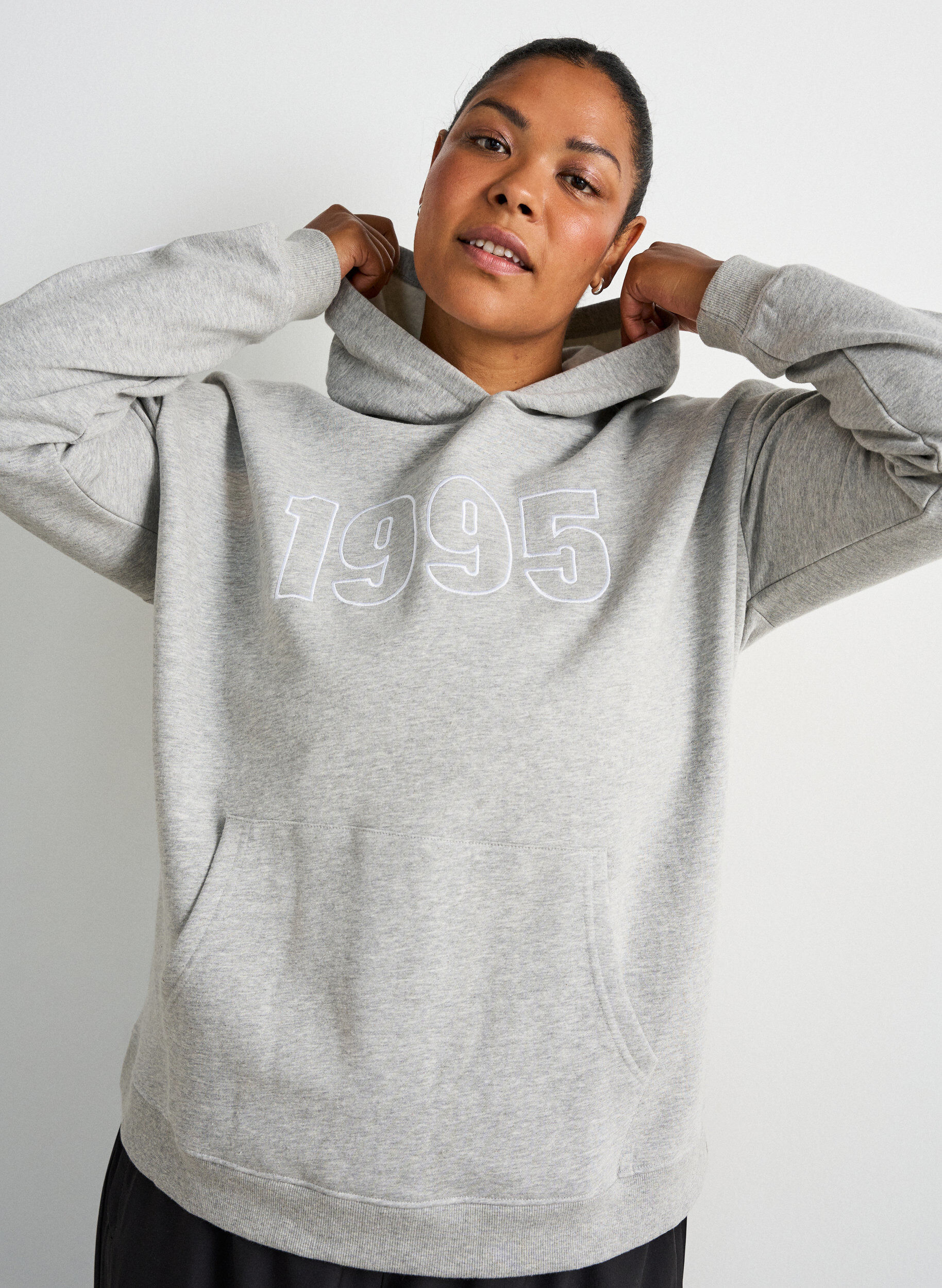 ZizzifashionHoodie with embroidered motif, Grey, Model image number 0