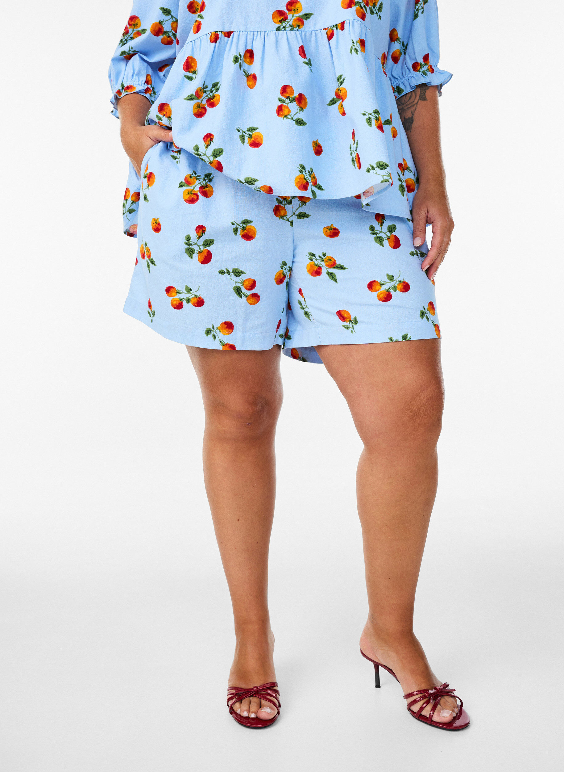 Cotton shorts with a tomato print and high waist, Light Blue, Model