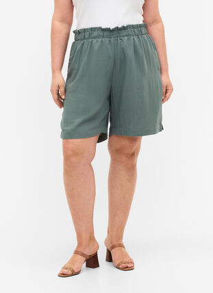 Loose shorts in viscose, Balsam Green, Model image number 2