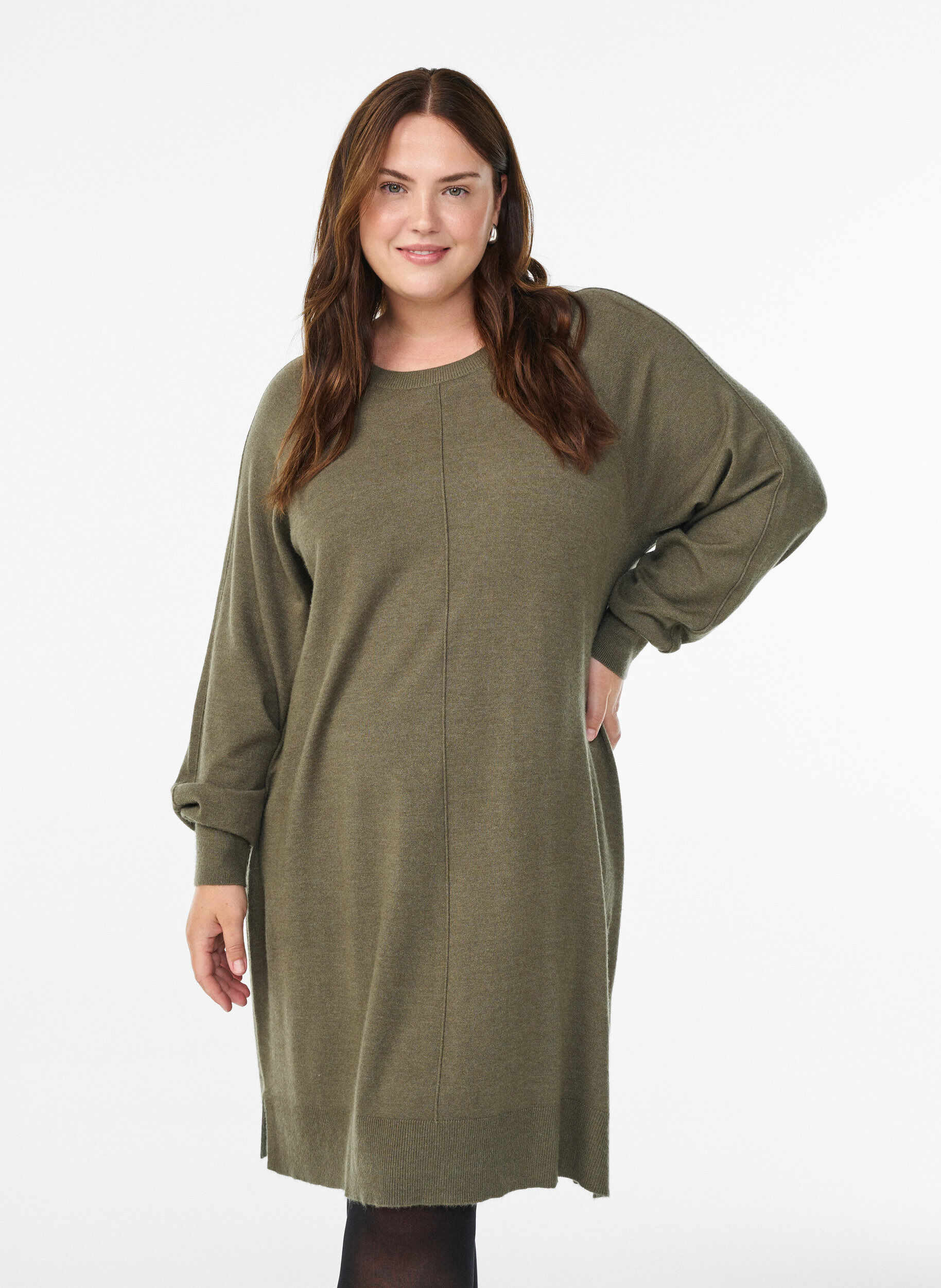 Short knitted dress with raglan sleeves and a centre seam, Green, Model