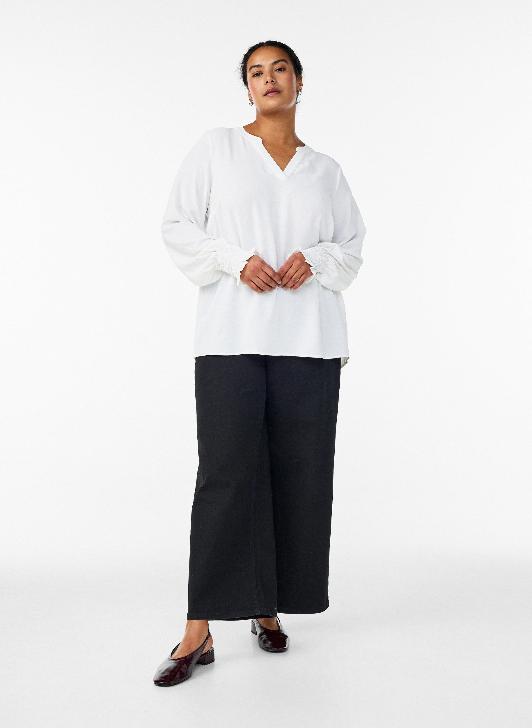 ZizzifashionBlouse with smock cuffs and V-neck, Vanilla, Model image number 1