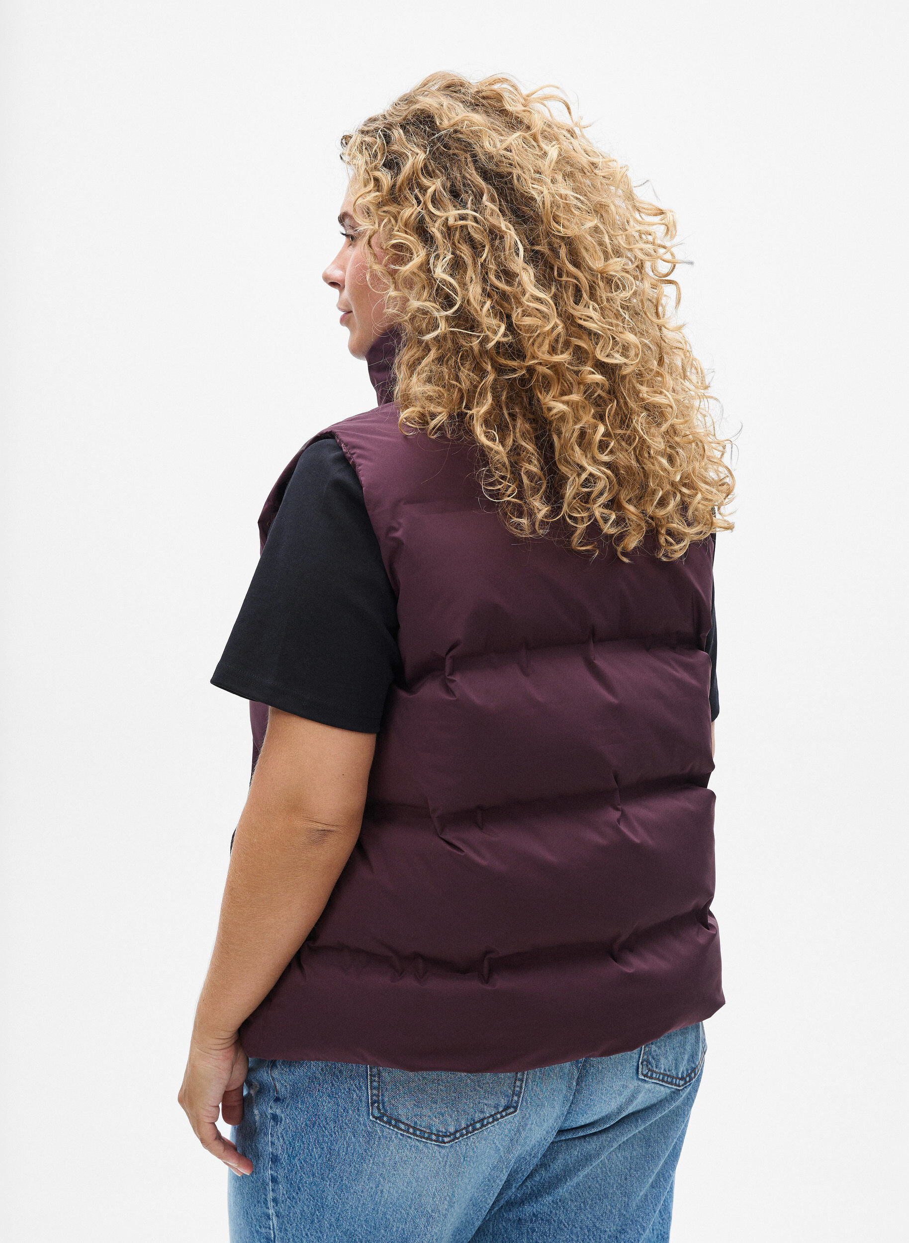 Zizzifashion Short puff vest with high collar, Dark Bordeaux, Model image number 2