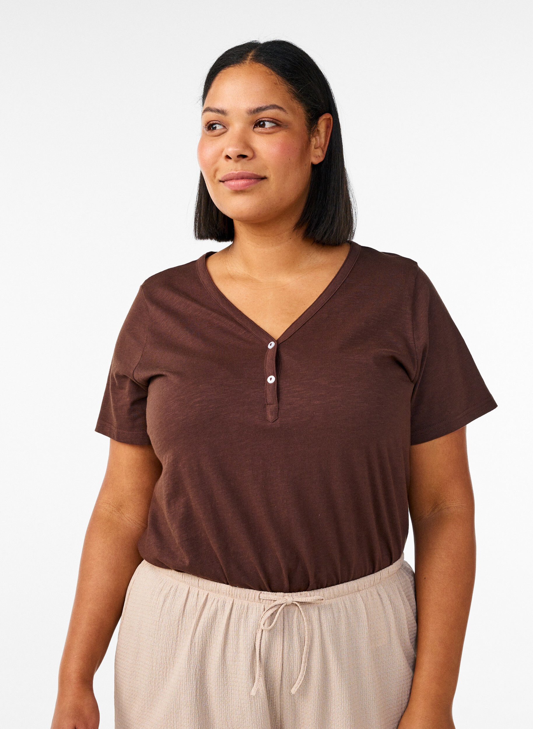 T-shirt with button detail, Brown, Model