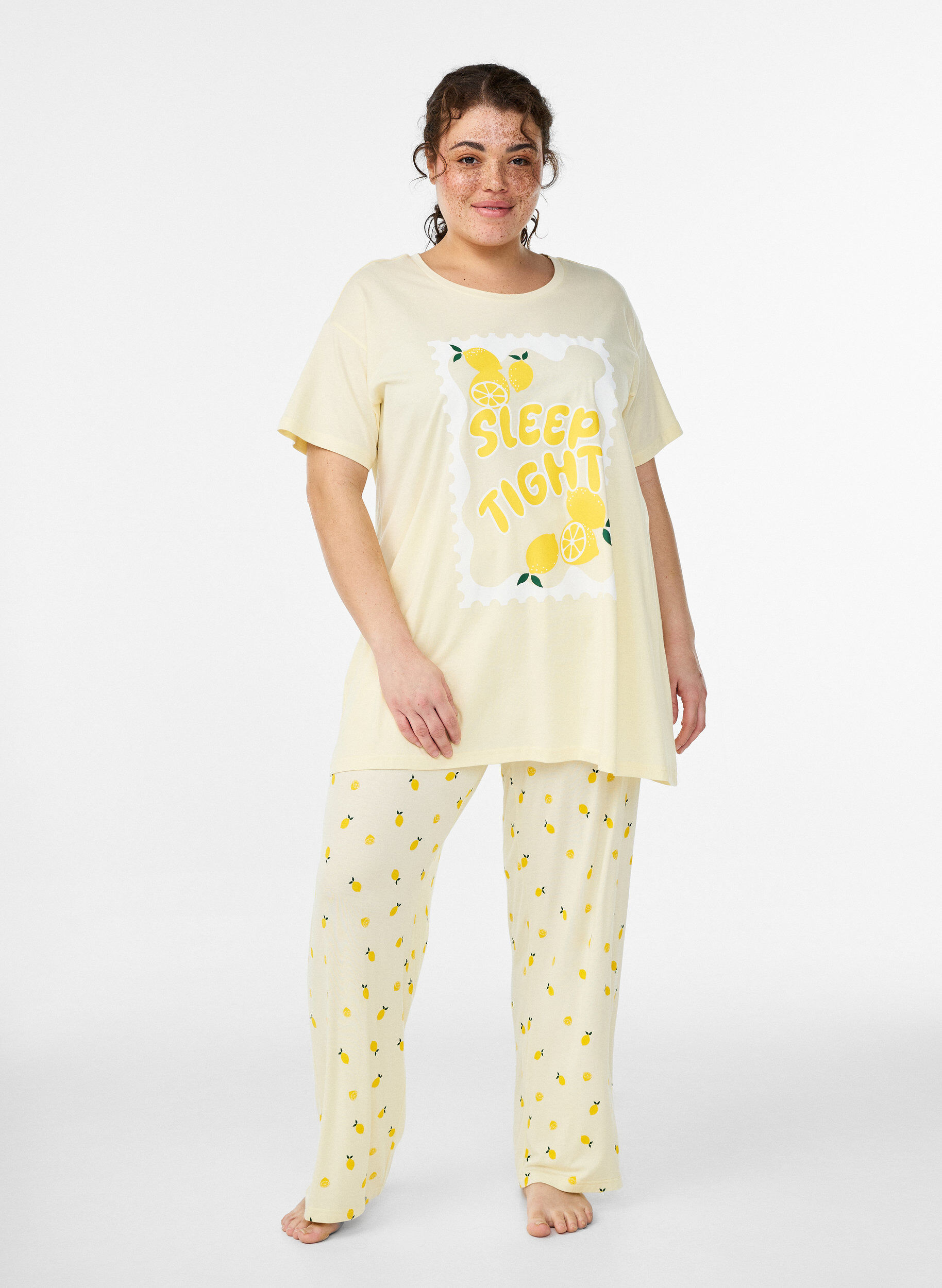 Zizzifashion Long night T-shirt in organic cotton with print, Yellow, Model image number 1