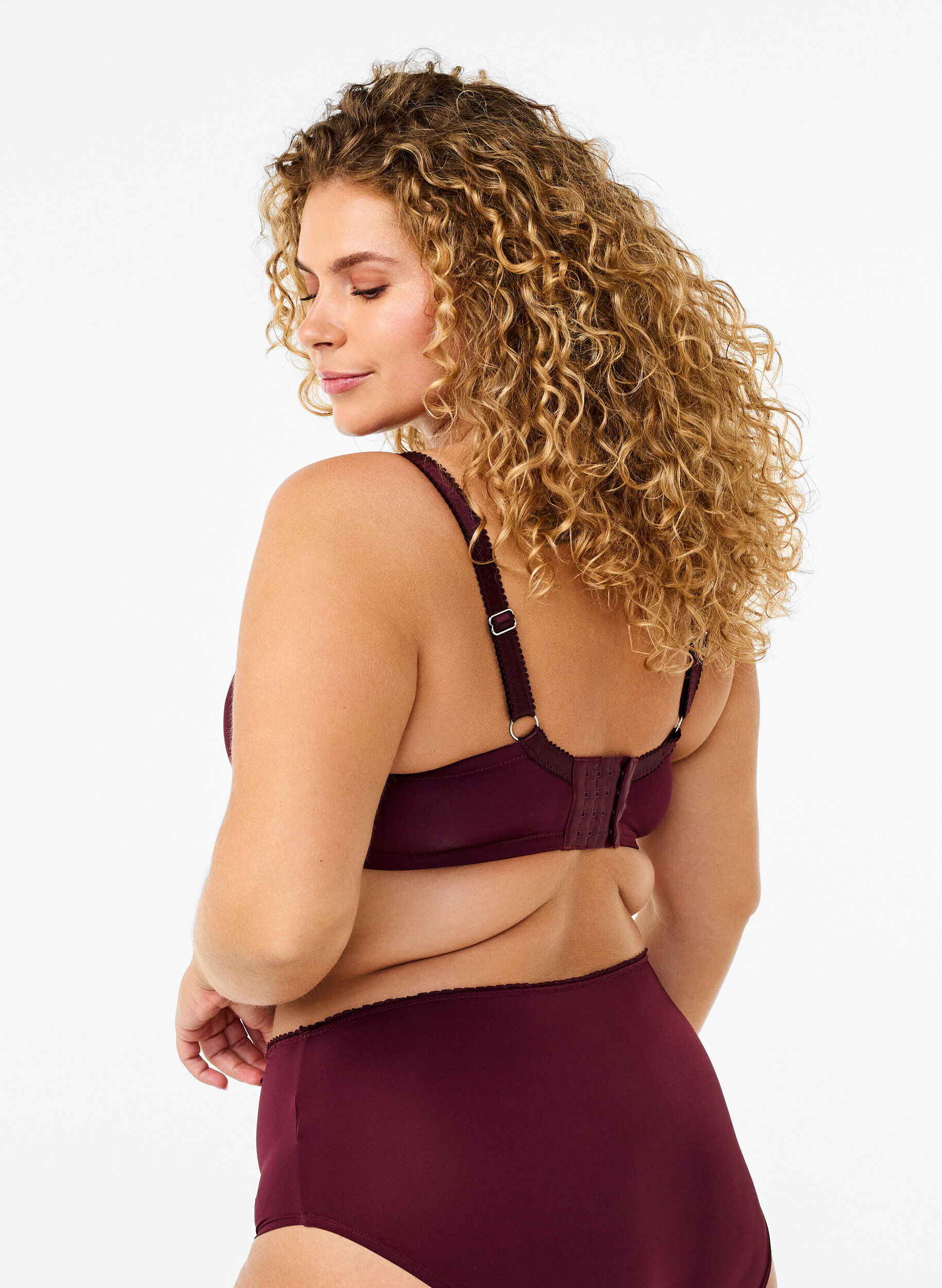 Zizzifashion Padded bra with floral embroidery, Dark Bordeaux, Model image number 1