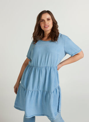 Short-sleeved, pleated denim dress, Light blue denim, Model image number 0