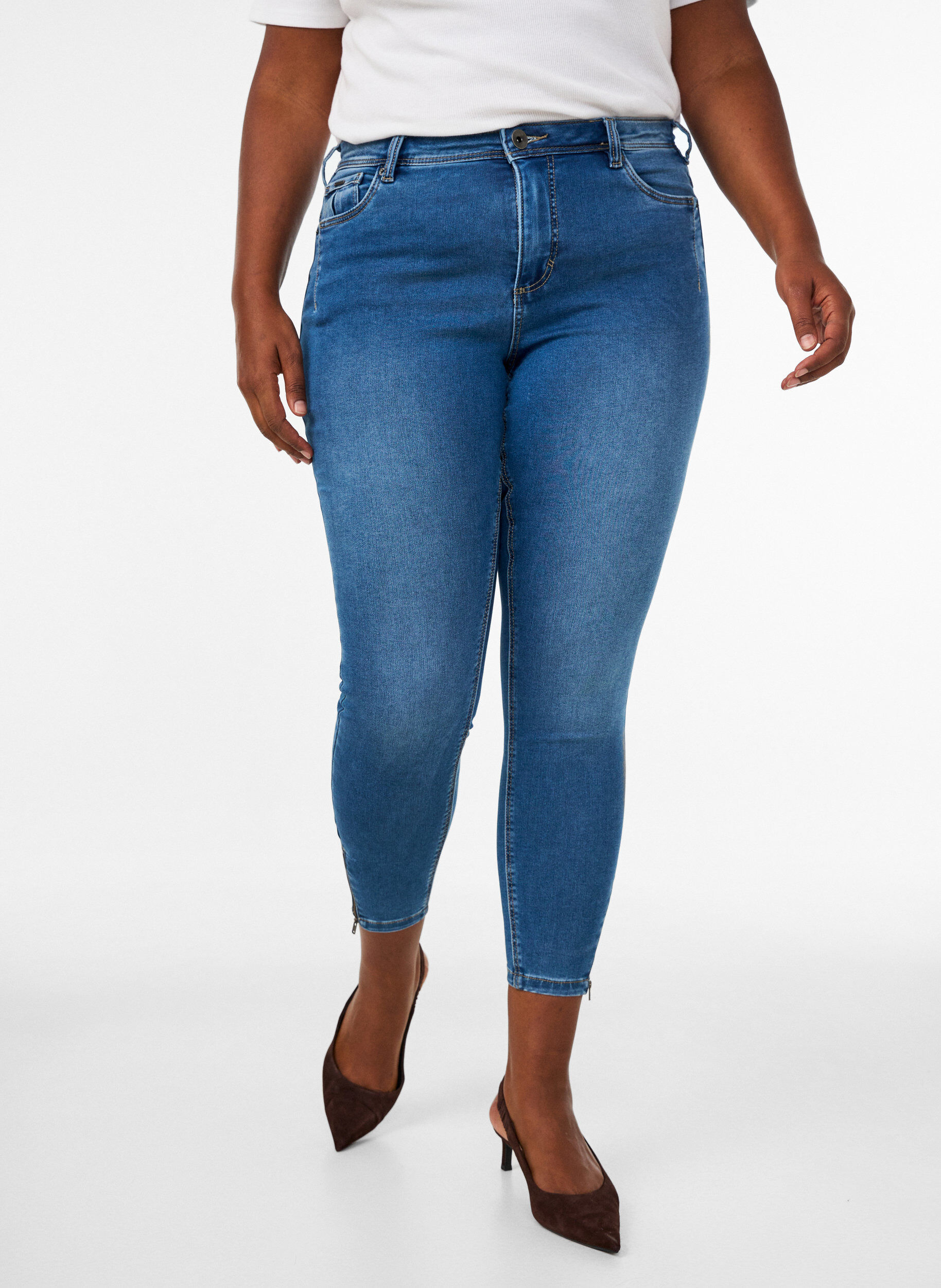 ZizzifashionCropped Amy jeans with zipper detail, Blue, Model image number 3
