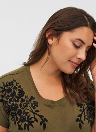 Printed organic cotton t-shirt, Ivy Green, Model image number 2