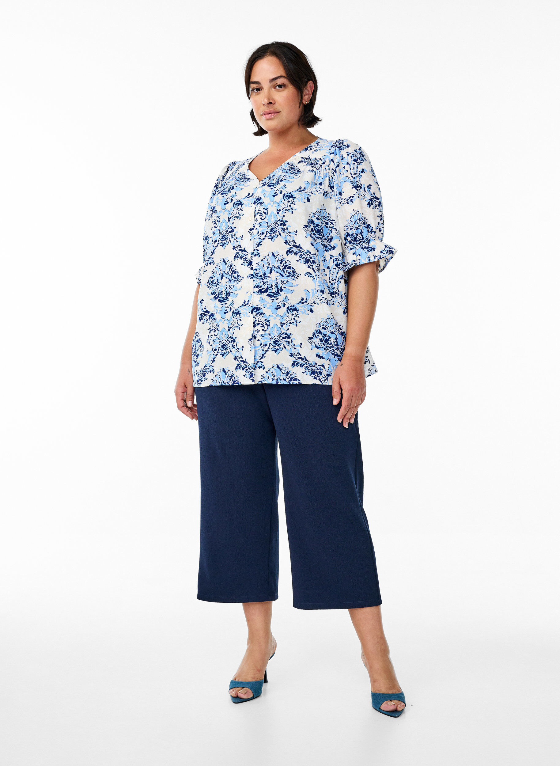 Loose trousers with 7/8 length, Blue, Model