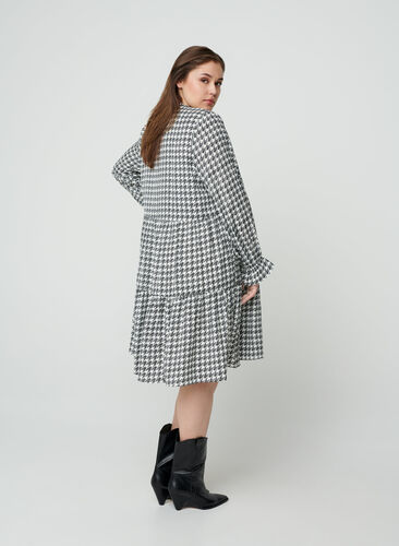 Dress with layers and a bow, Black Comb, Model image number 1