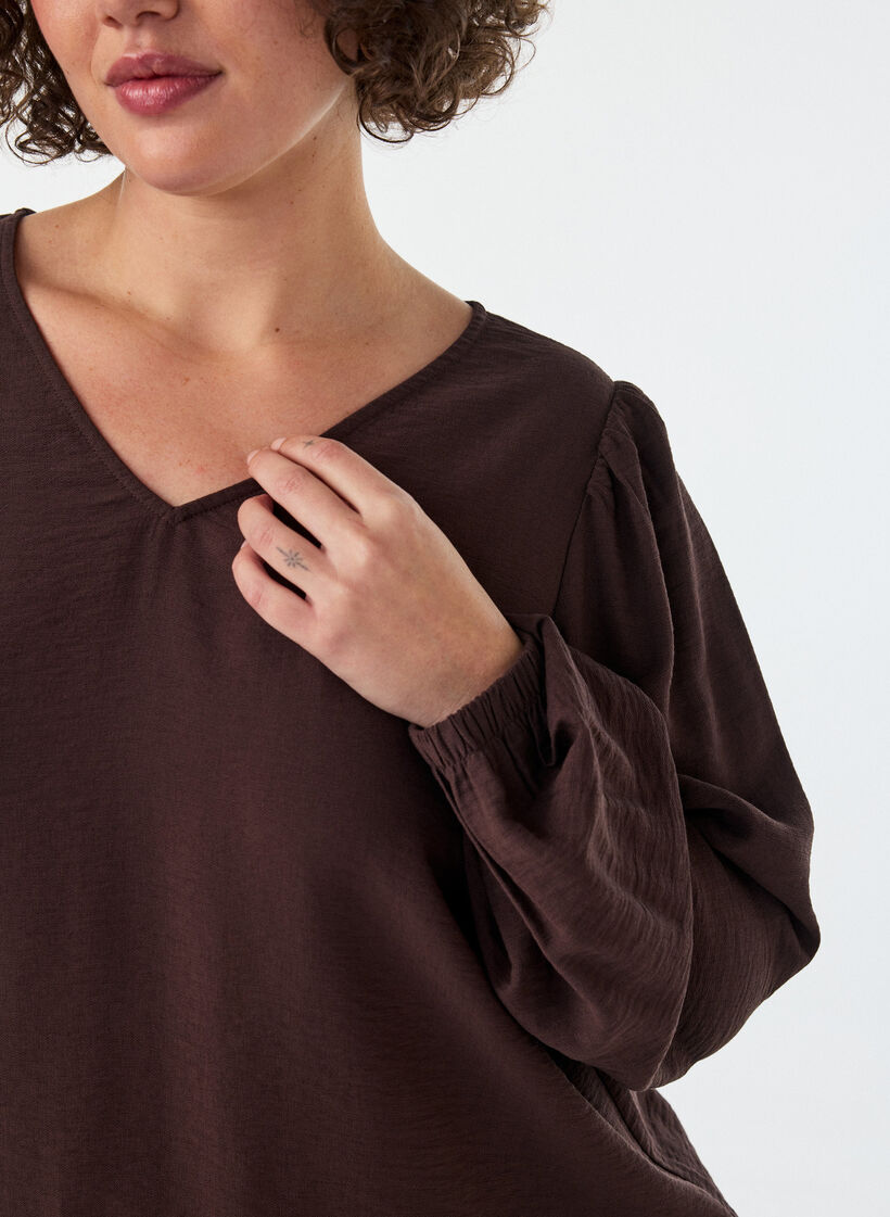 Viscose blouse with V-neck and balloon silhouette, Brown, Model image number 3