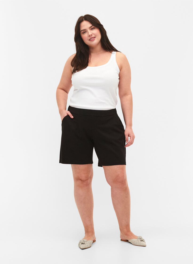 Maddison shorts with regular fit, Black, Model image number 3