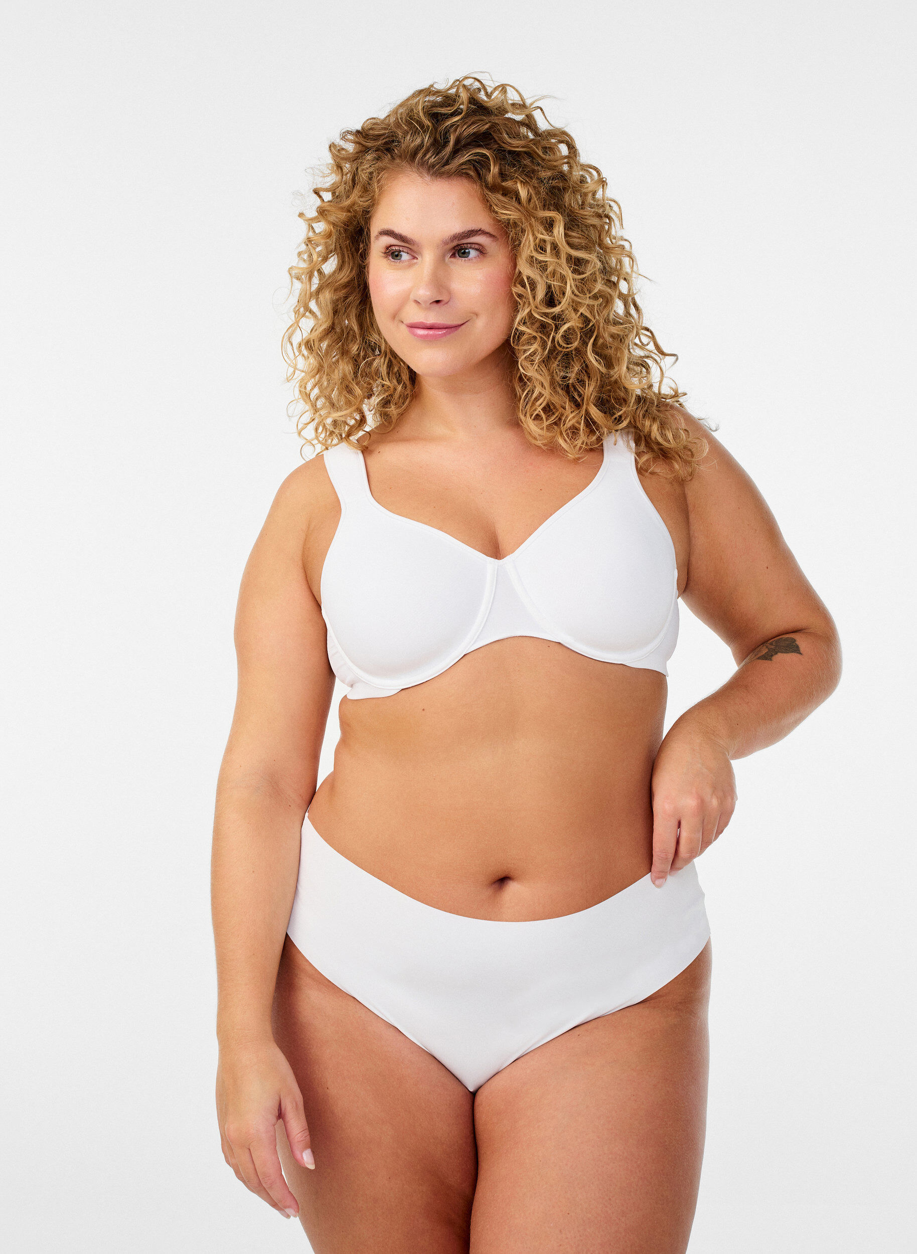 ZizzifashionMinimizer bra with padded straps, White, Model image number 1