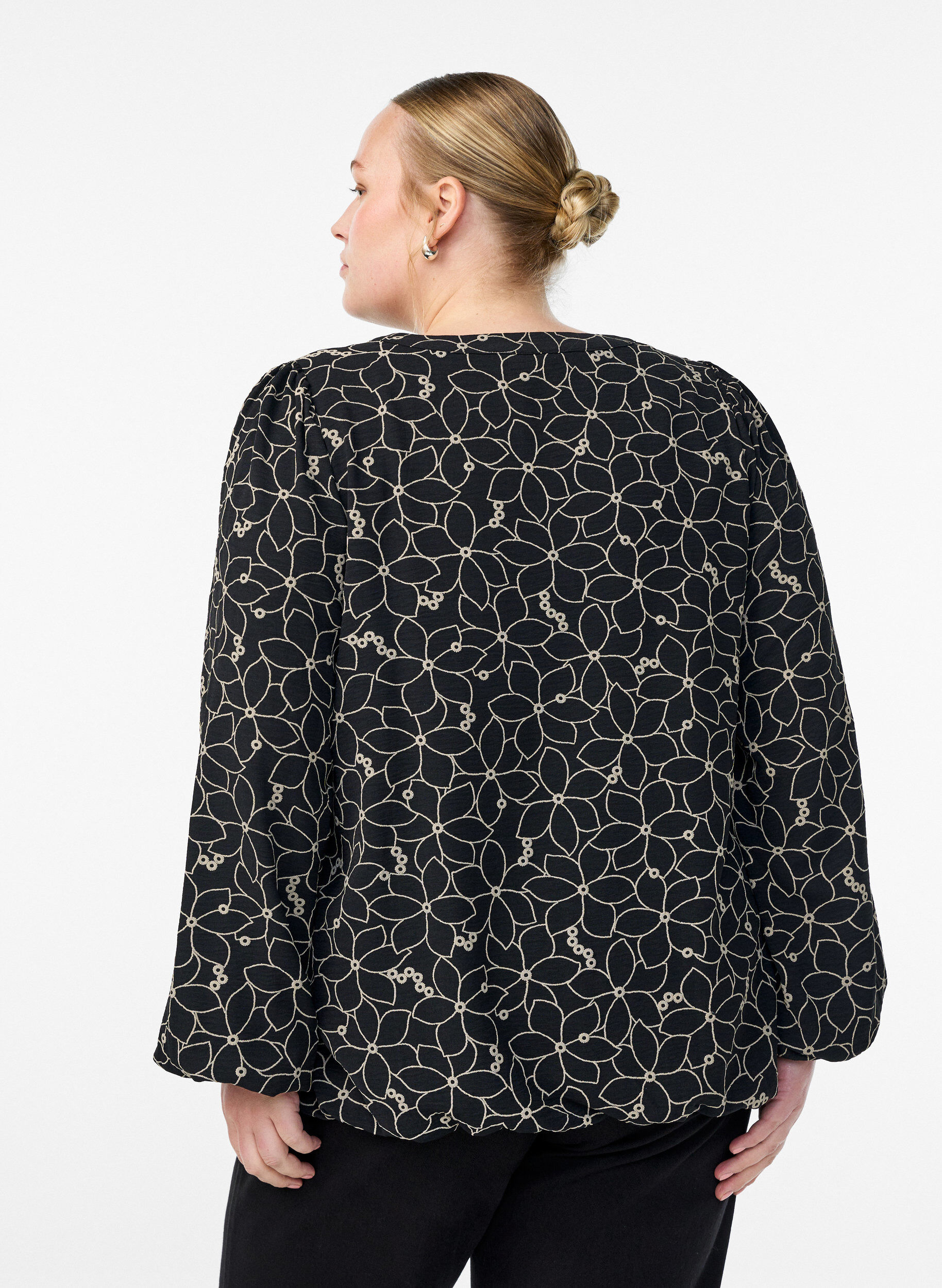 Zizzifashion Long-sleeved blouse with floral embroidery, Black, Model image number 2